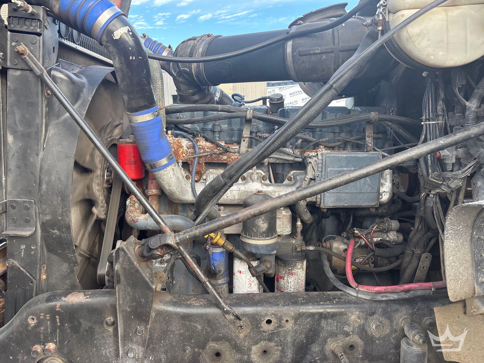 2002 Mack CL713