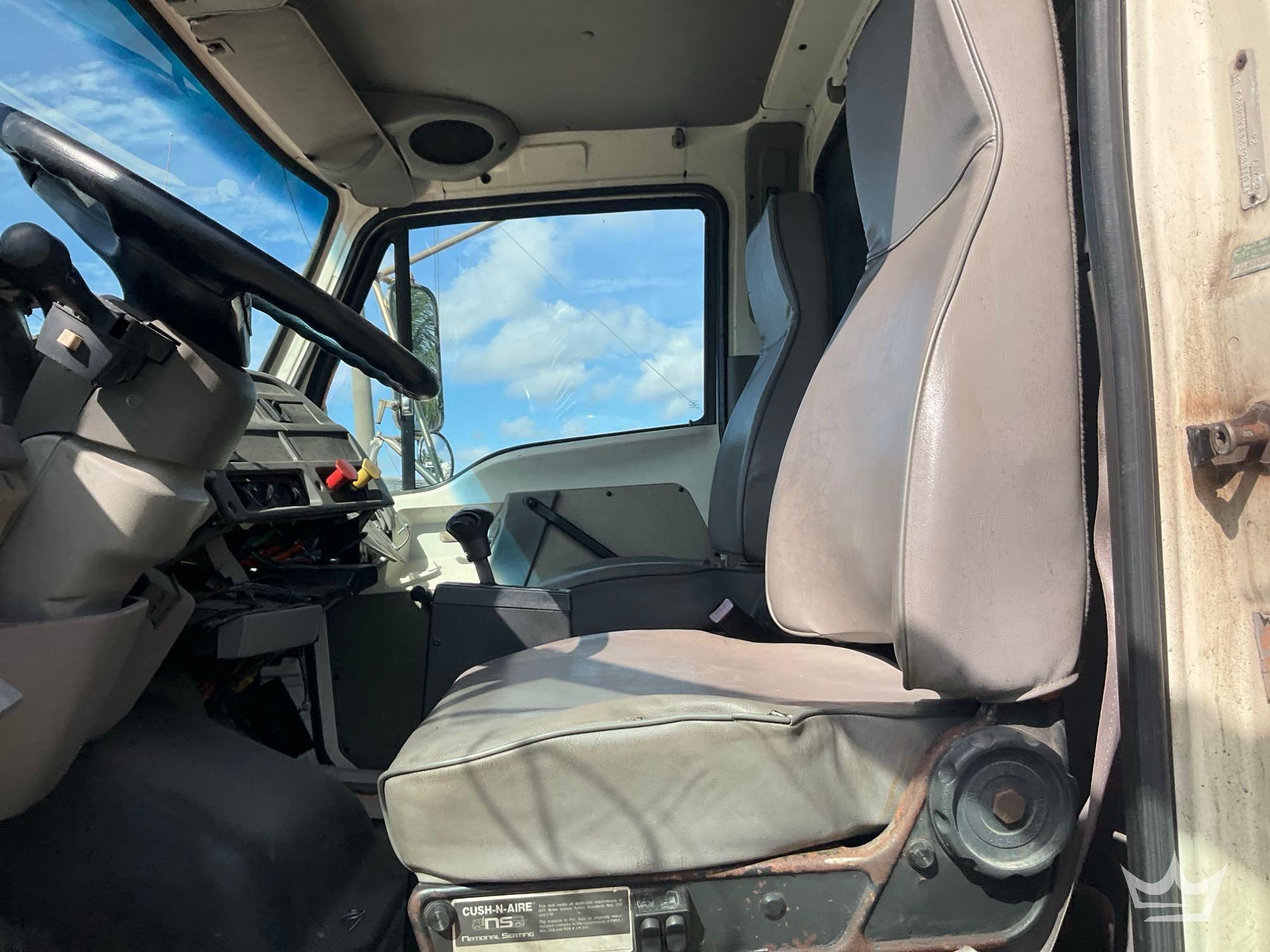 1998 Ford LT8501
