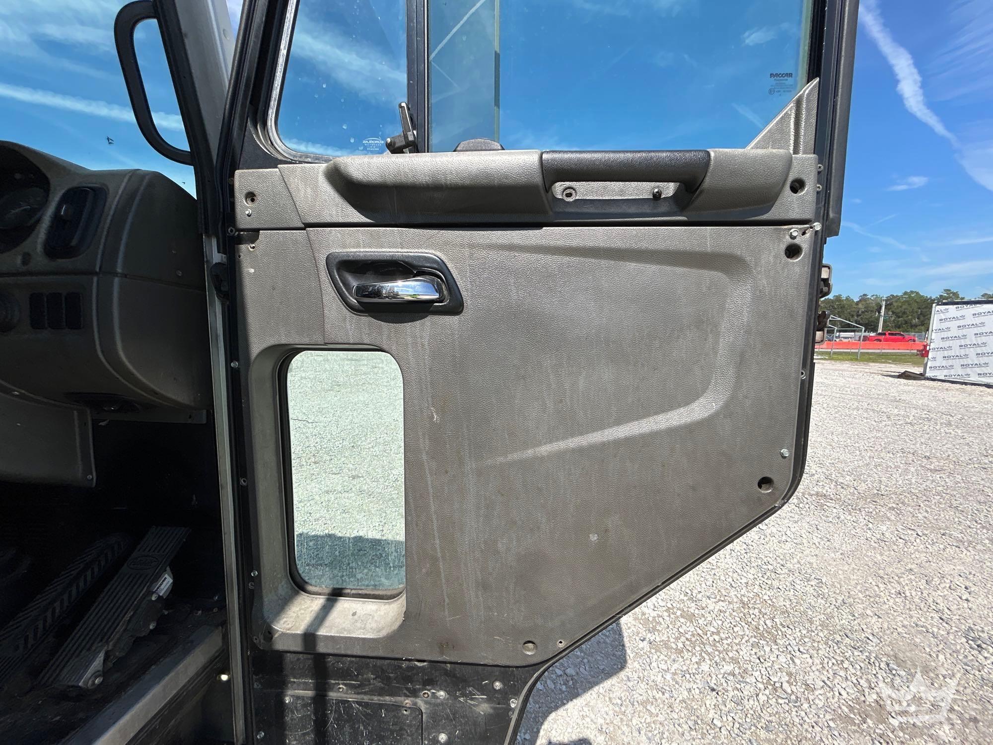 2017 Peterbilt 520