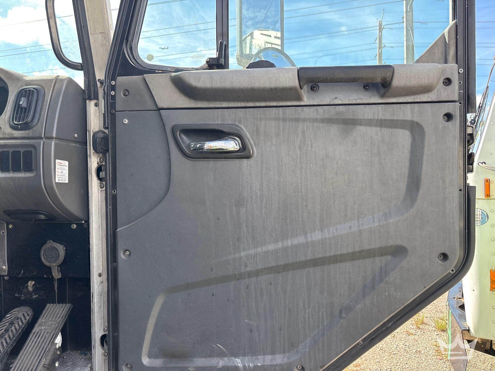 2019 Peterbilt 520