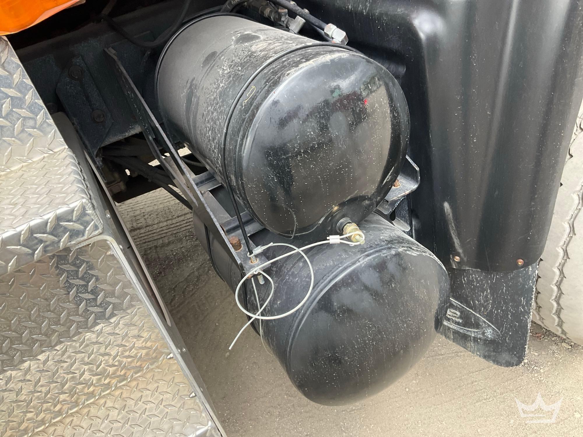 2004 Mack GRANITE CV713