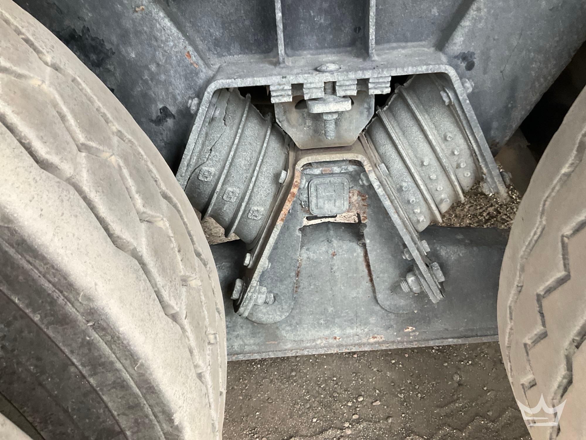 2004 Mack GRANITE CV713