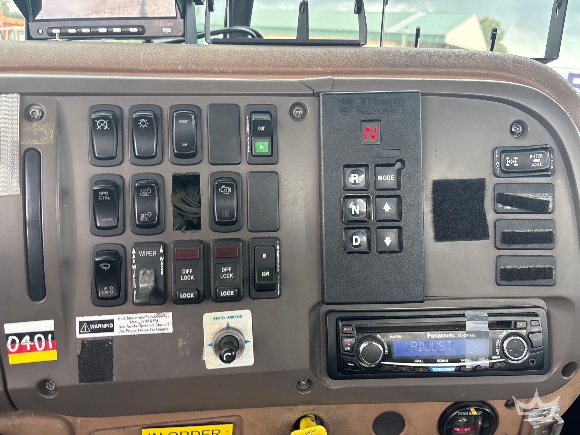 2004 Mack GRANITE CV713