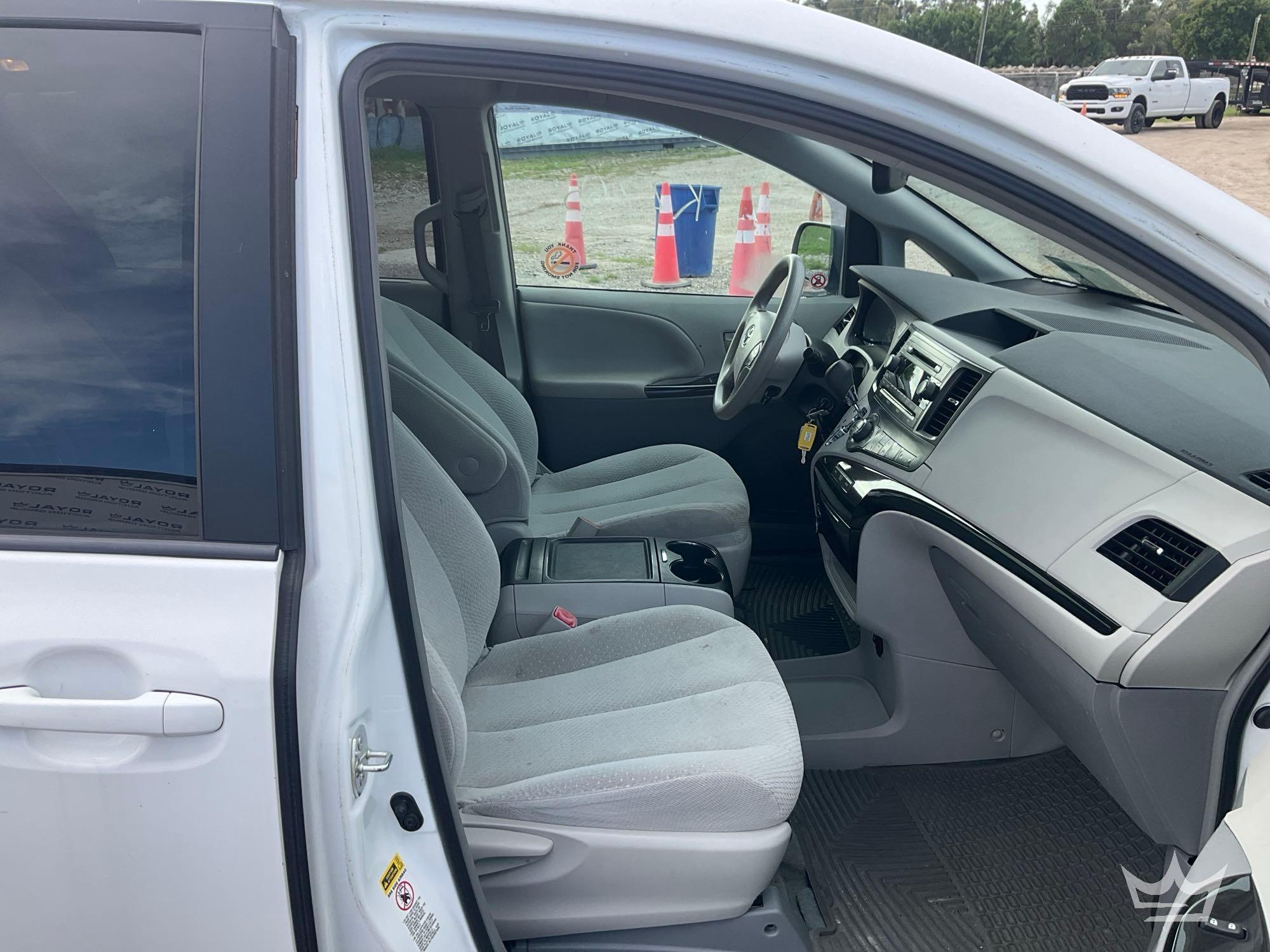 2013 Toyota SIENNA