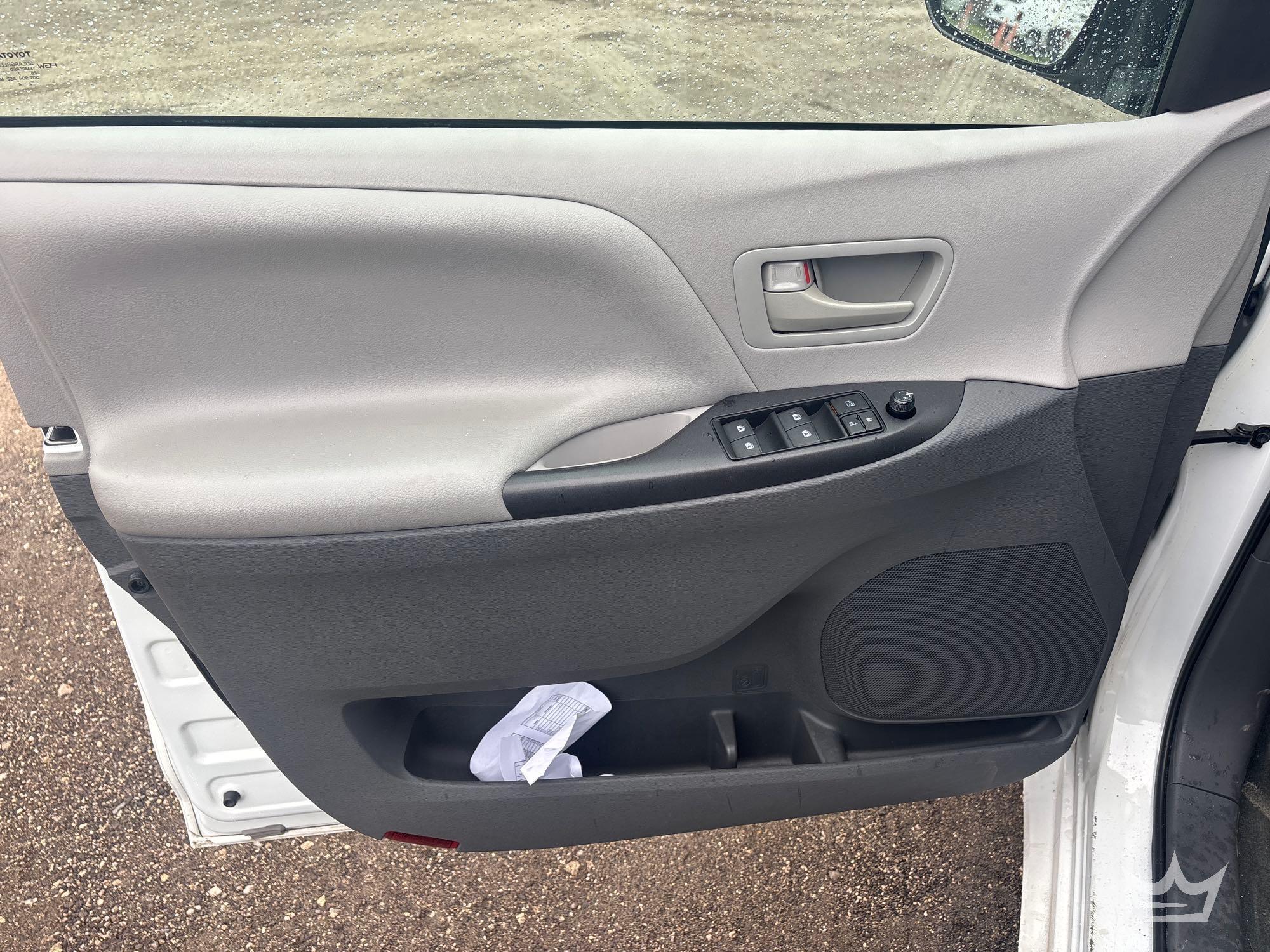 2017 Toyota SIENNA