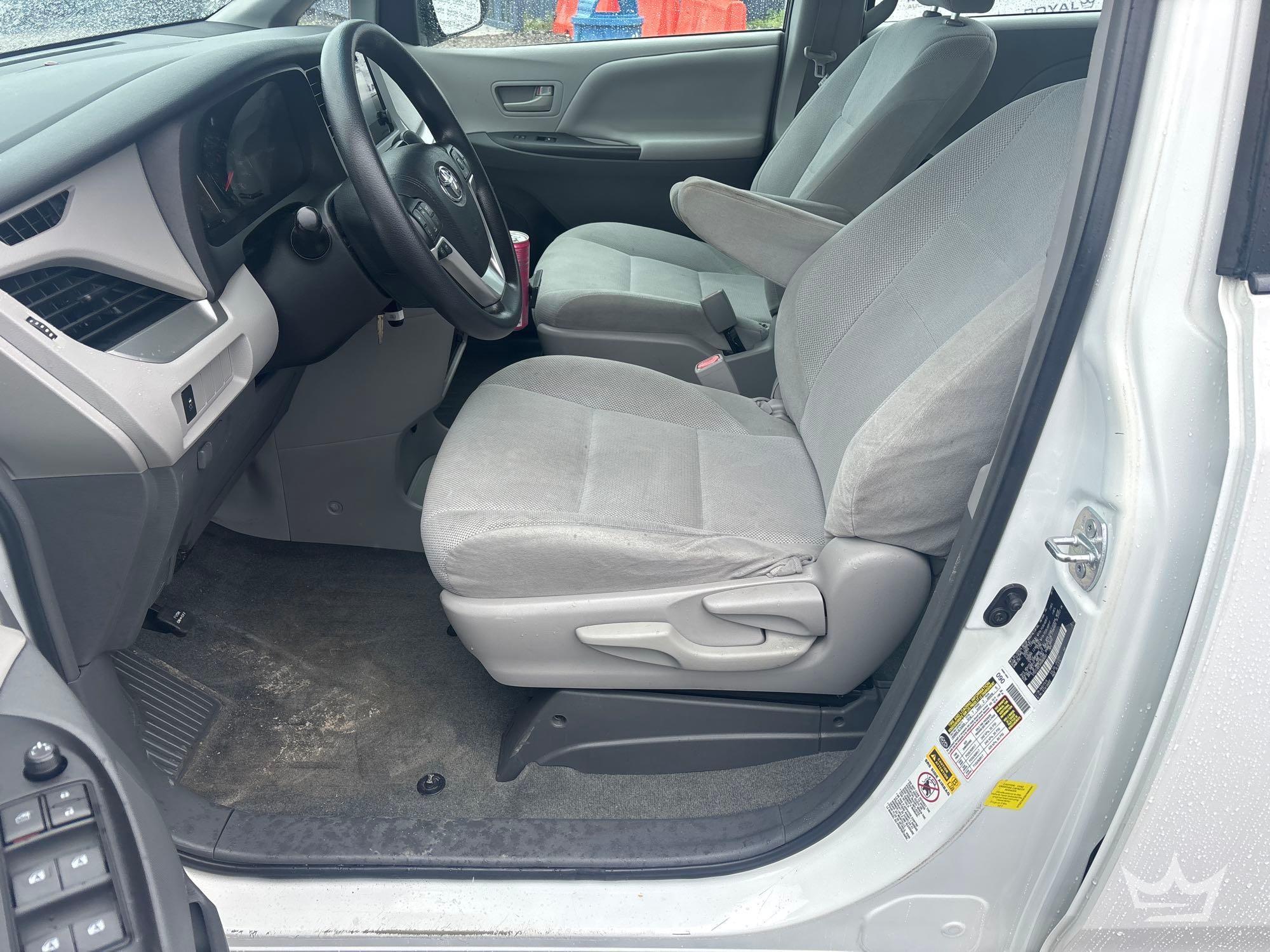 2017 Toyota SIENNA