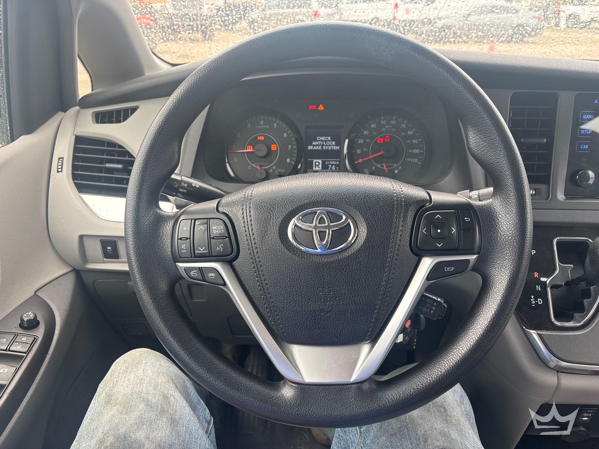 2017 Toyota SIENNA
