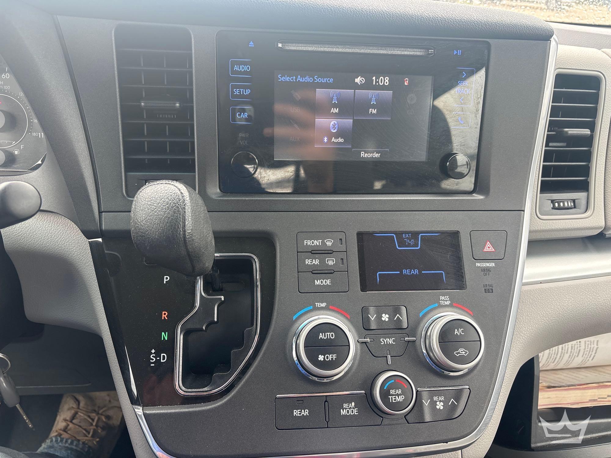 2017 Toyota SIENNA