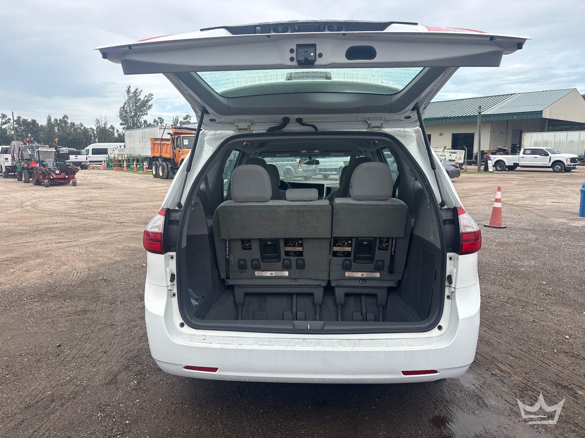 2017 Toyota SIENNA