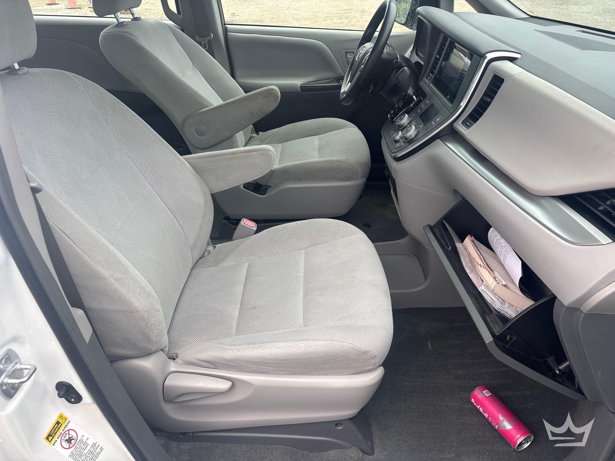 2017 Toyota SIENNA