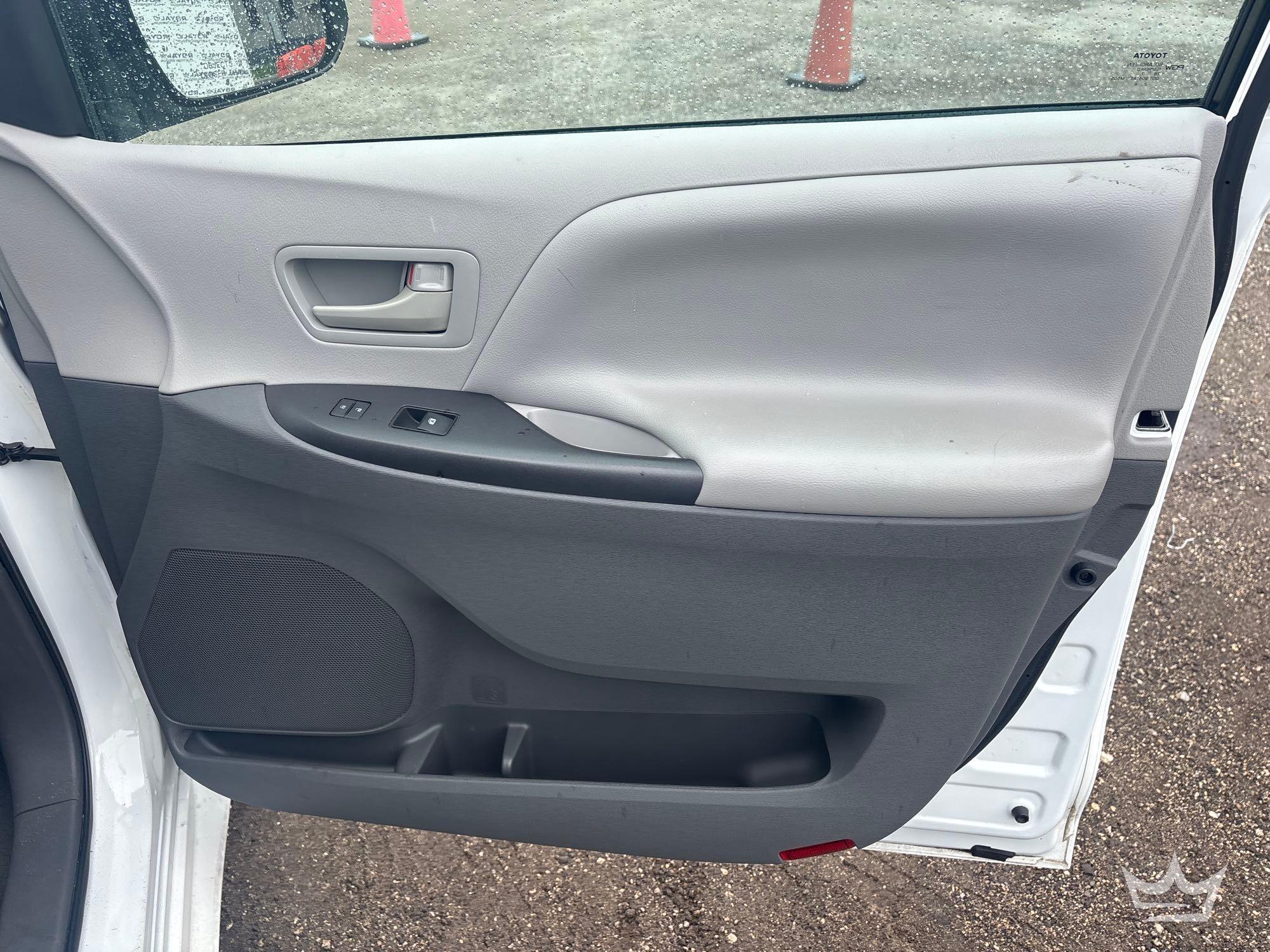 2017 Toyota SIENNA