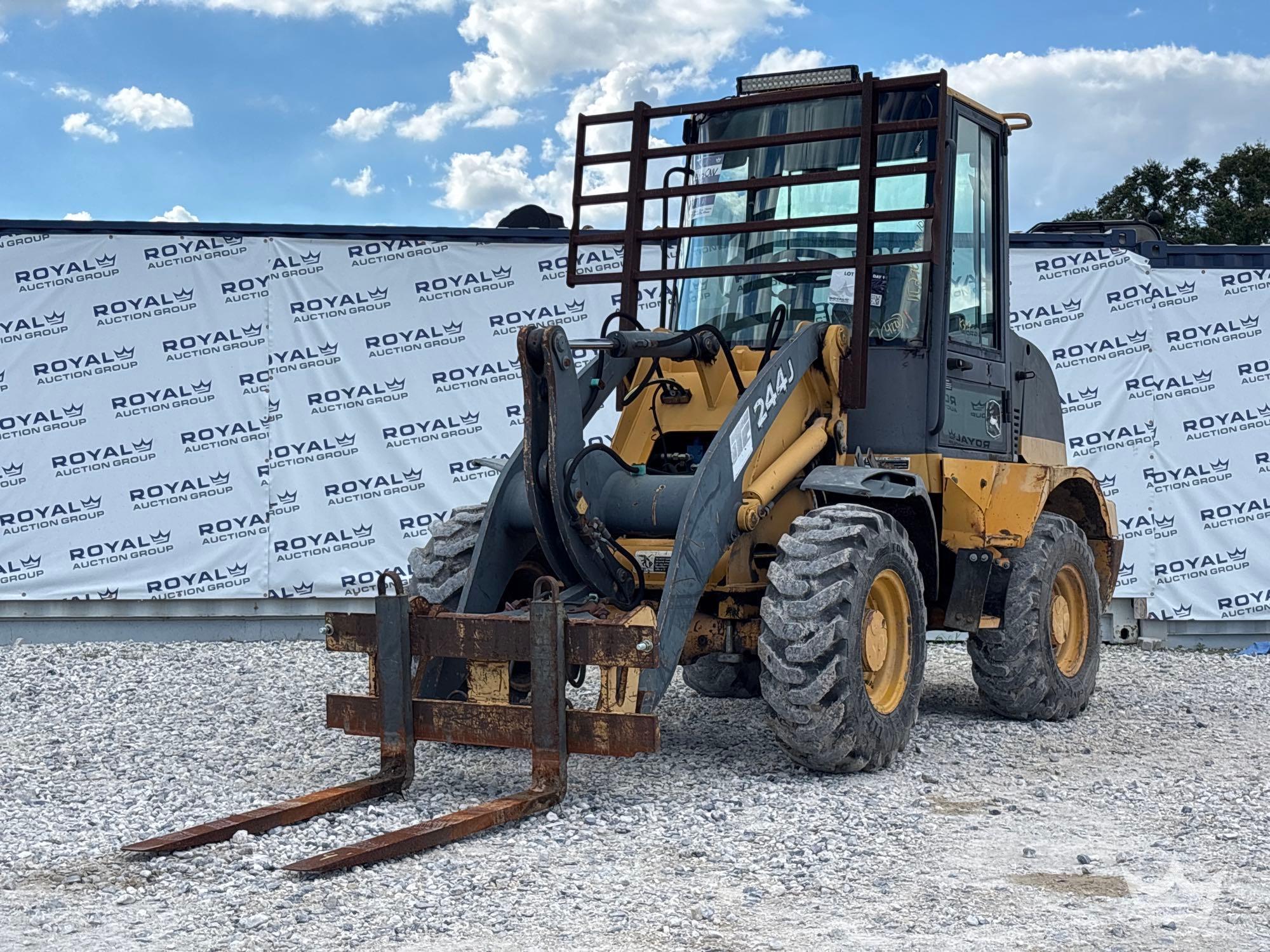 2005 John Deere 244J