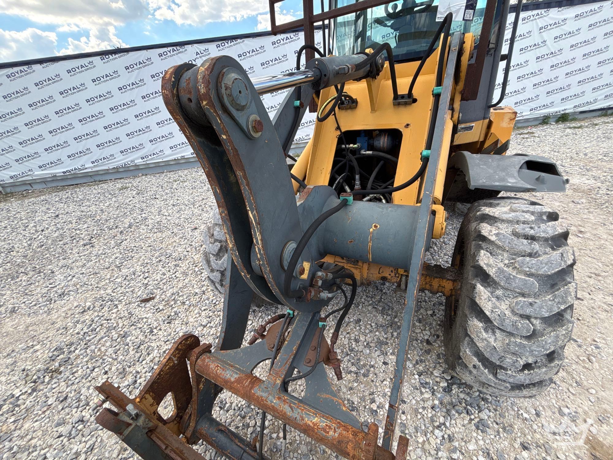 2005 John Deere 244J