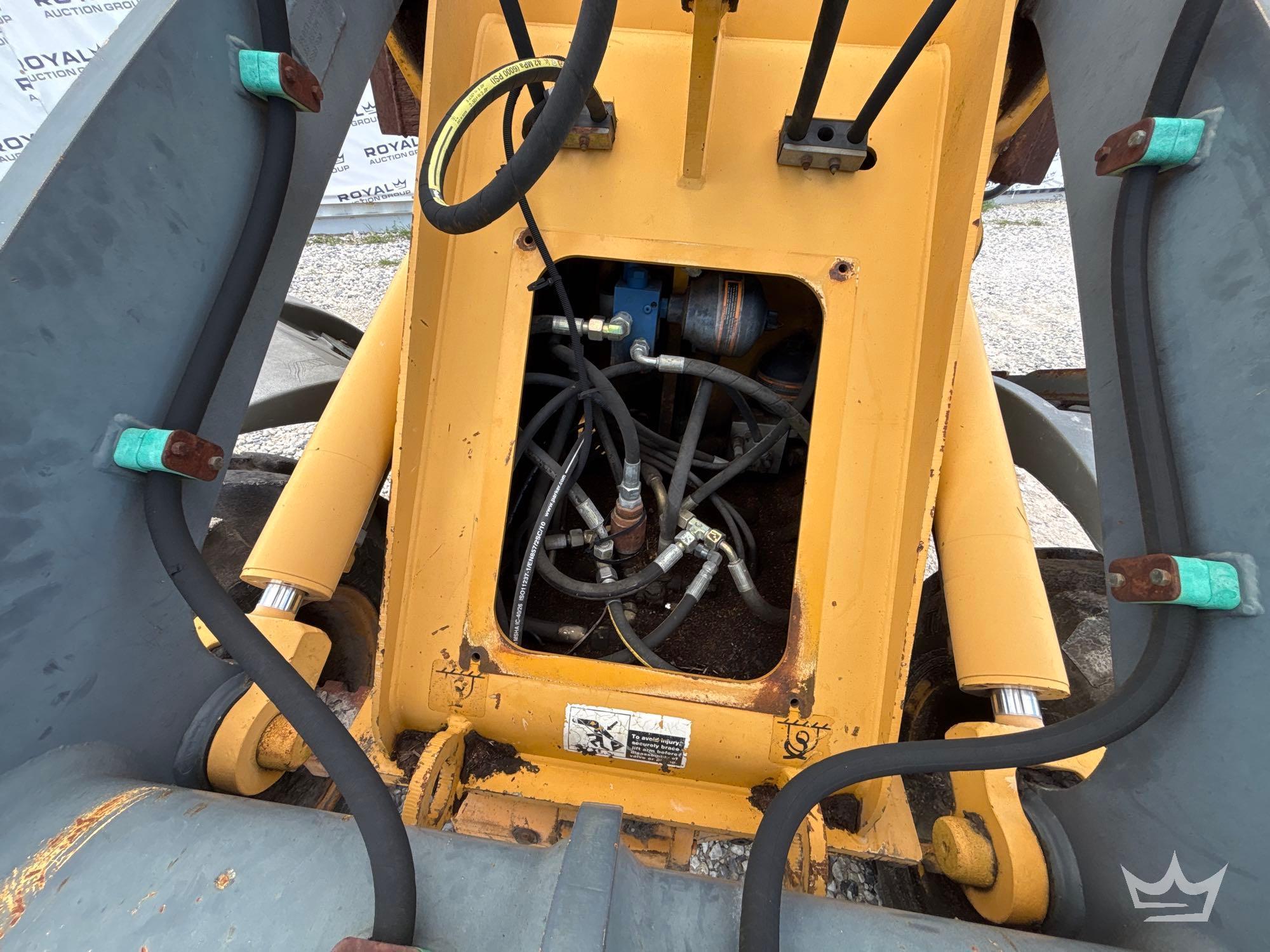 2005 John Deere 244J