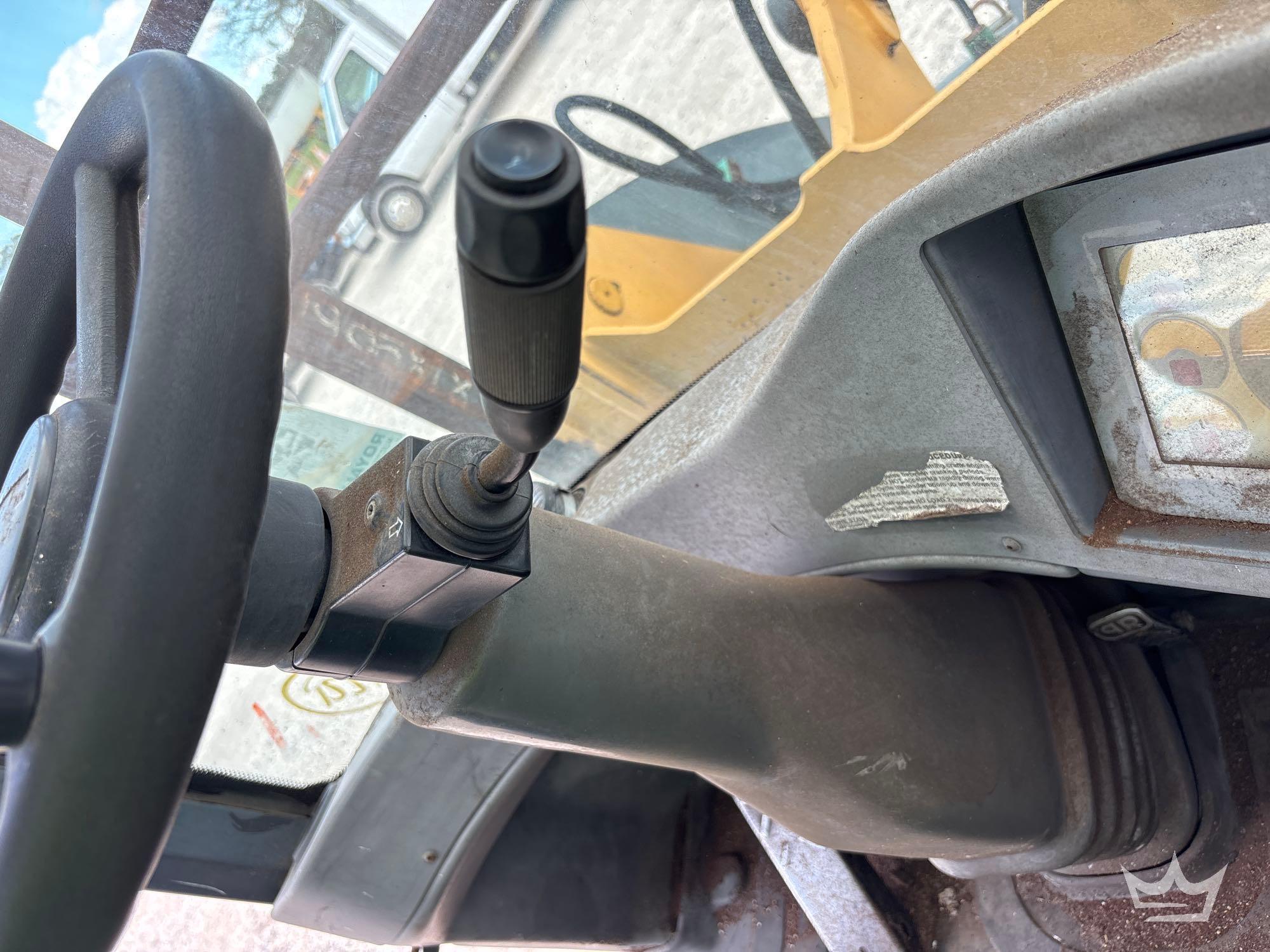 2005 John Deere 244J
