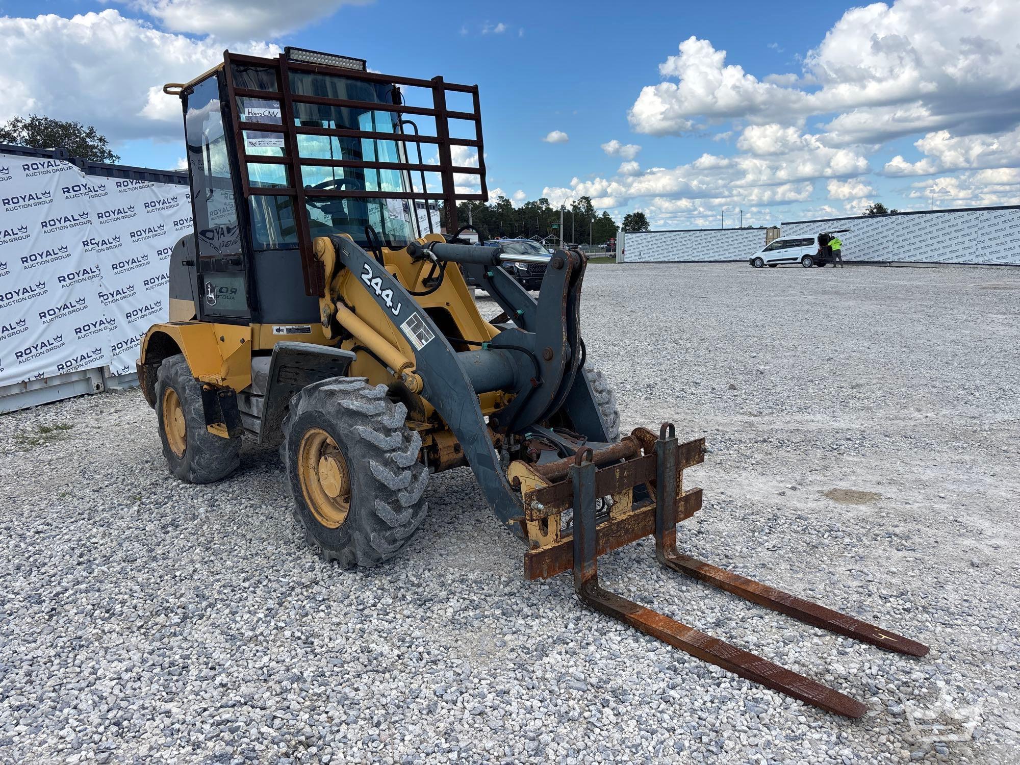 2005 John Deere 244J