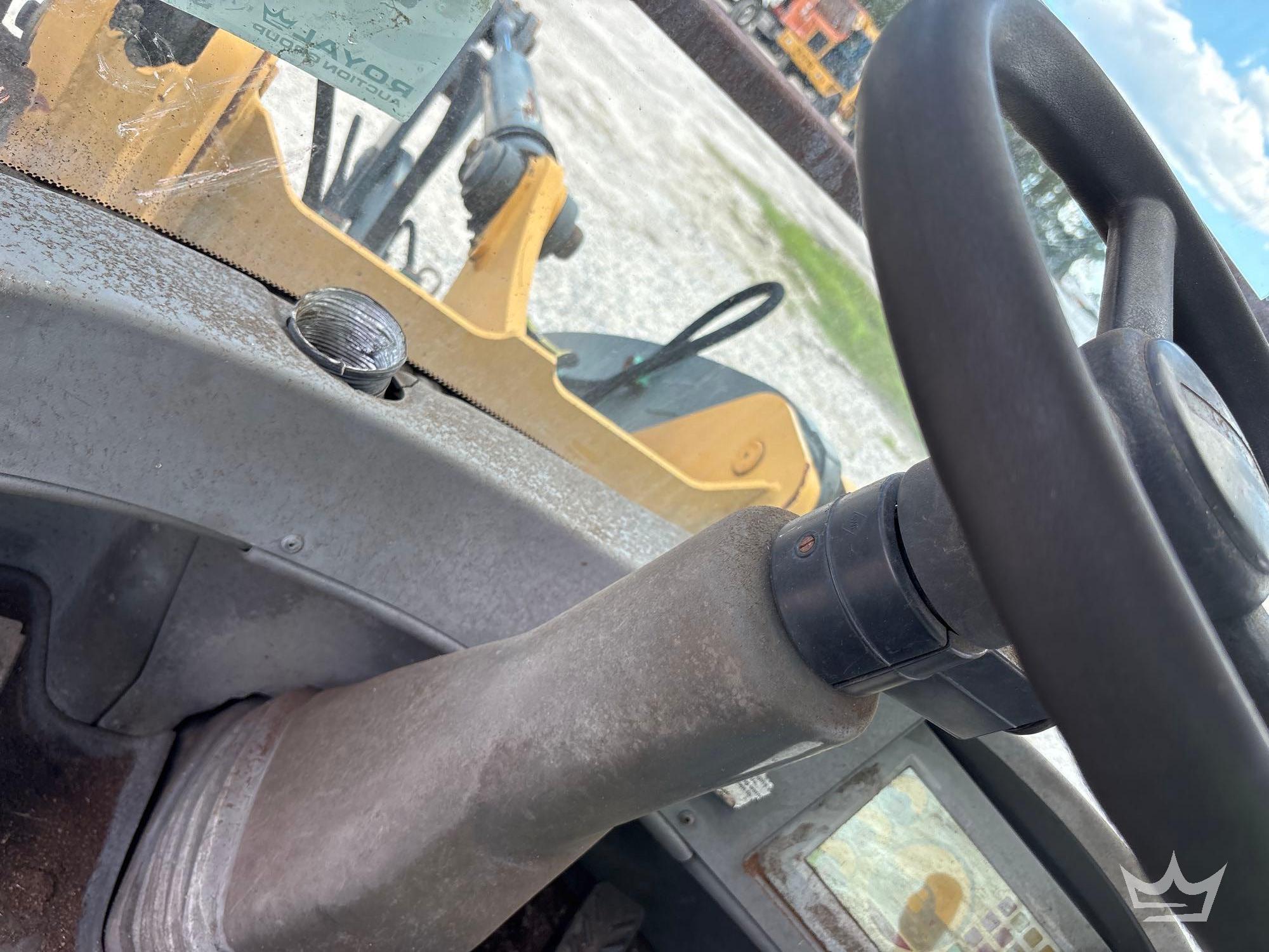 2005 John Deere 244J