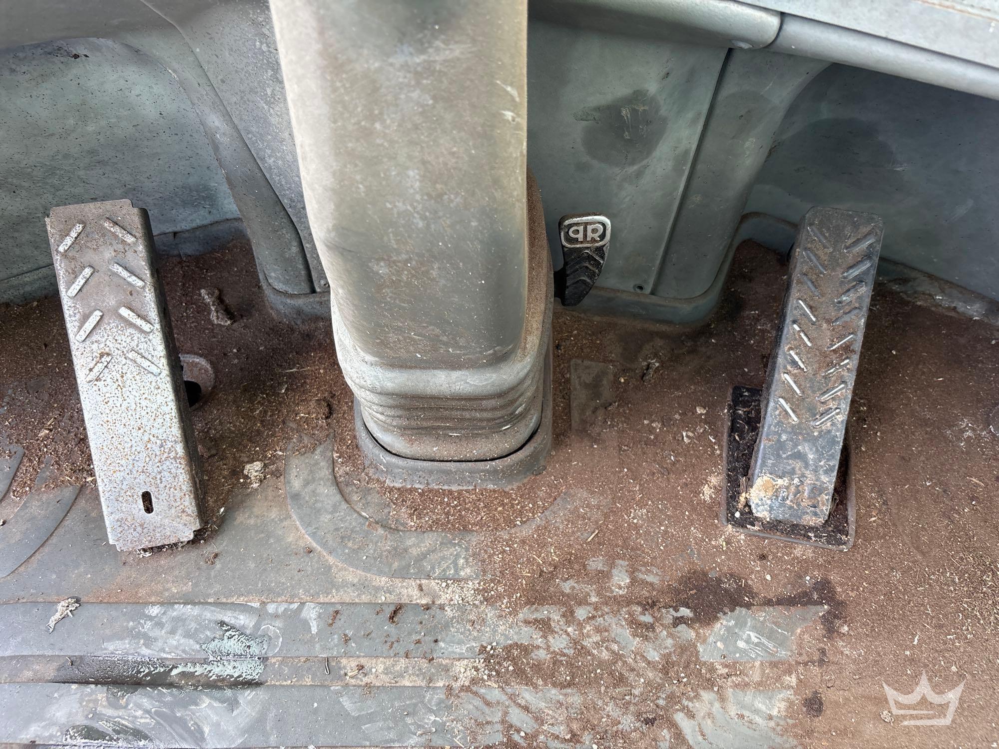 2005 John Deere 244J