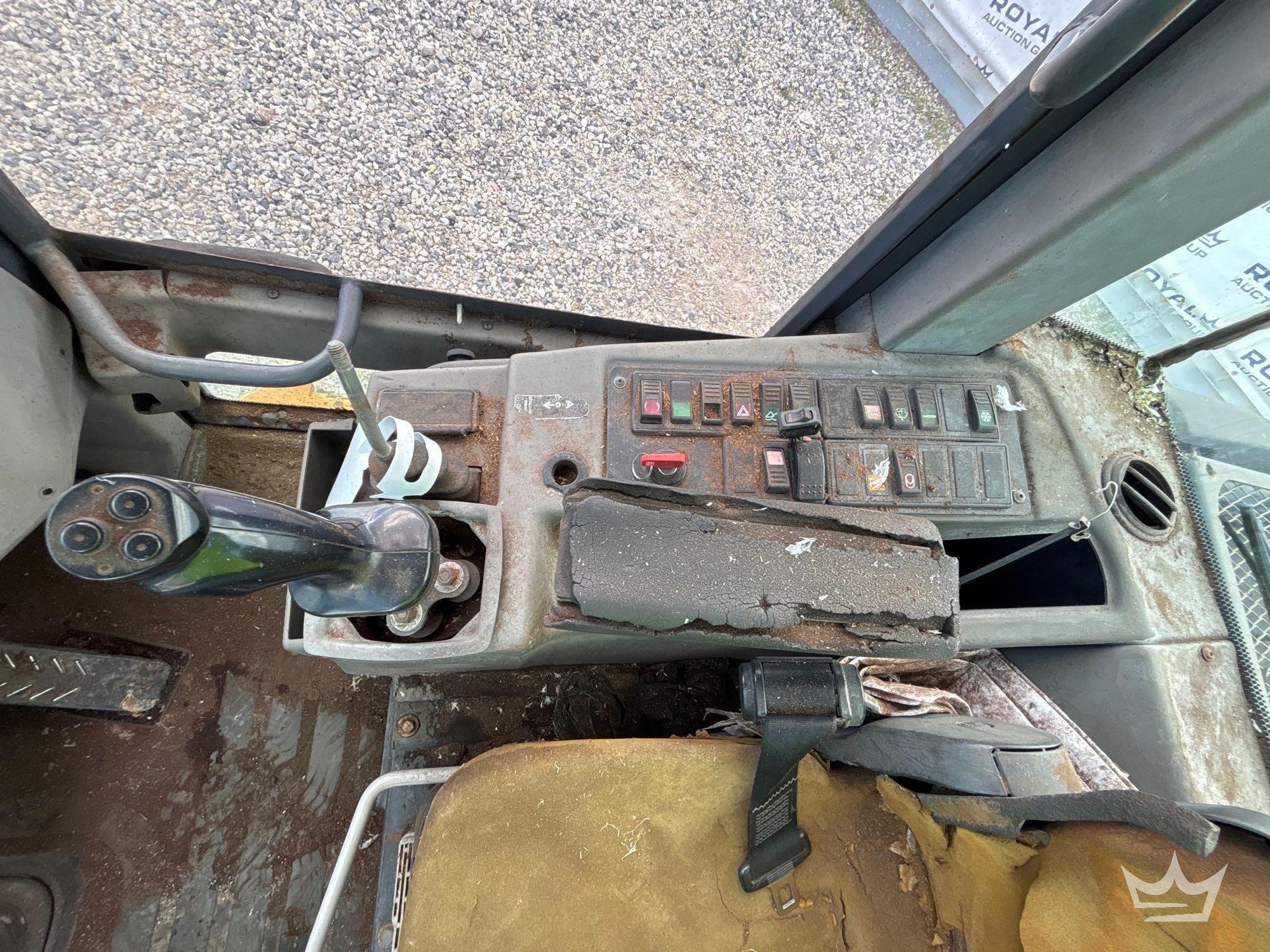 2005 John Deere 244J