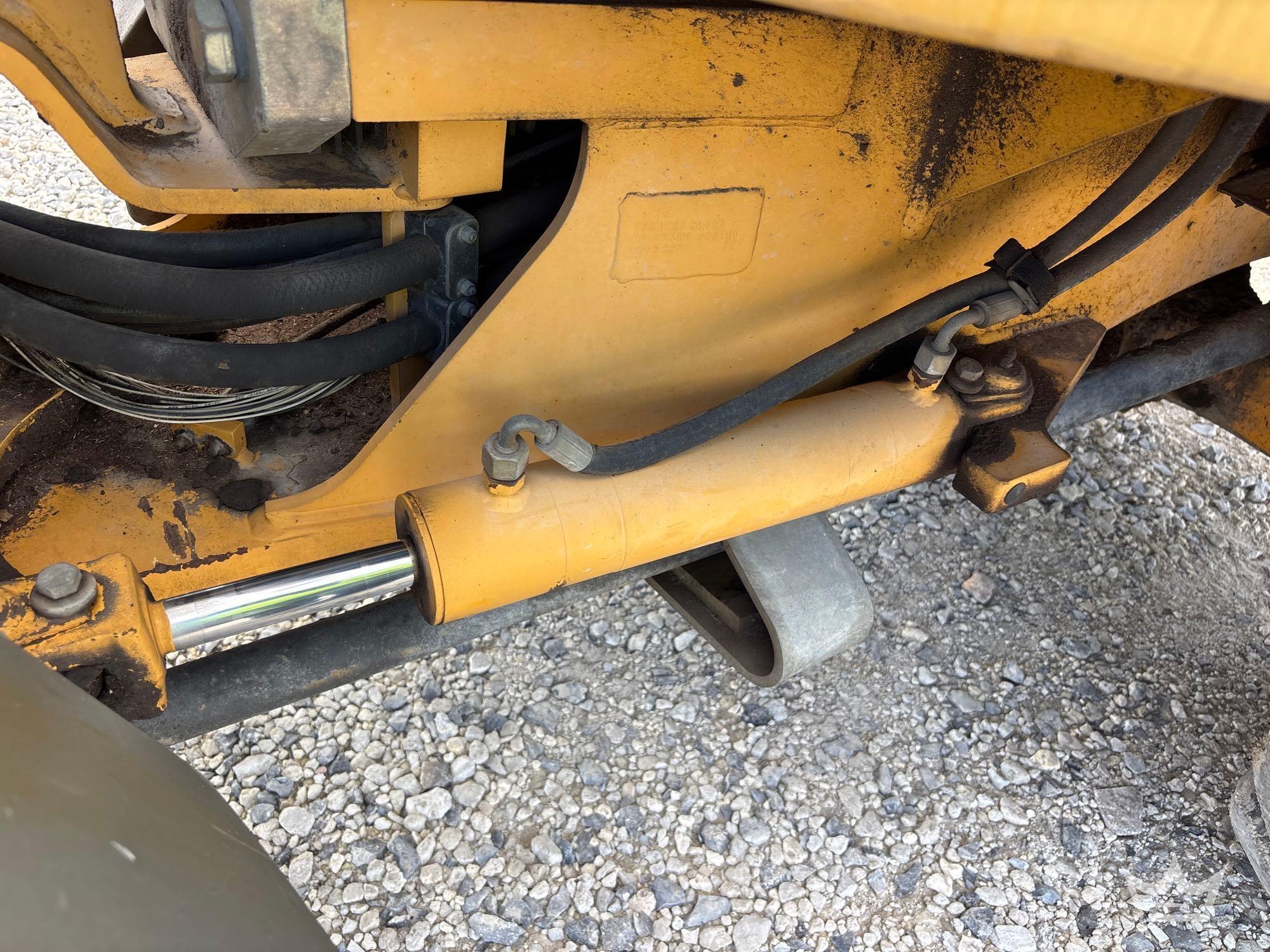 2005 John Deere 244J