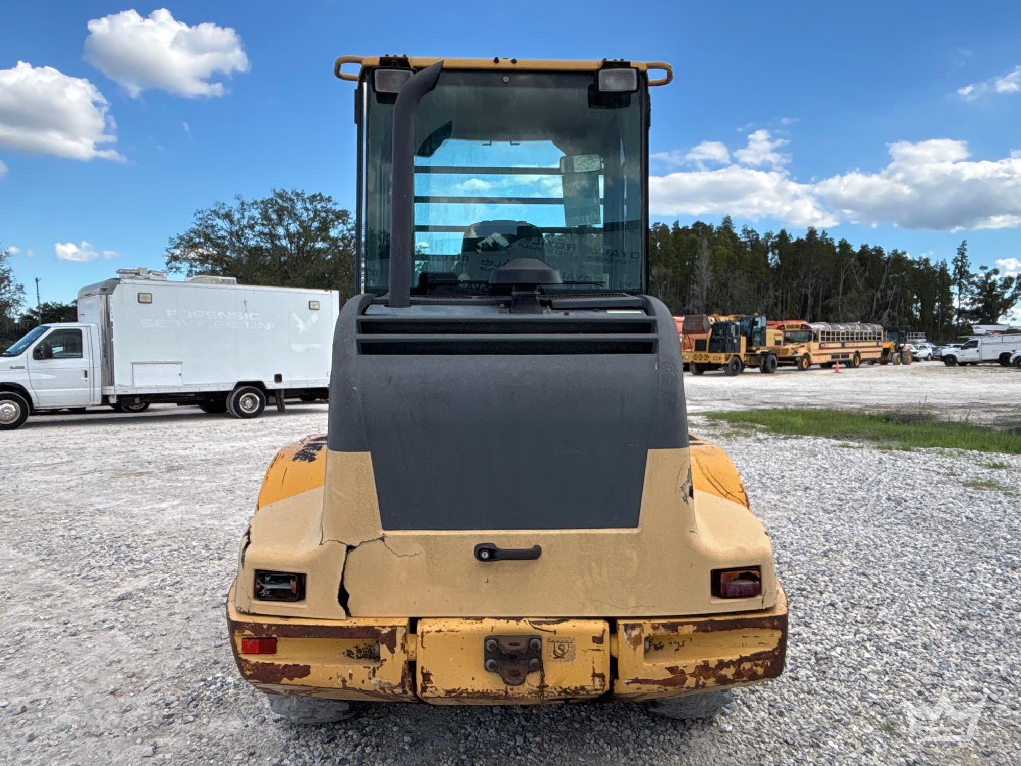 2005 John Deere 244J