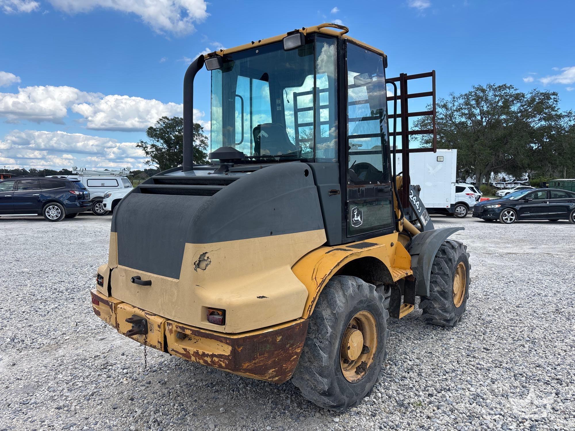 2005 John Deere 244J