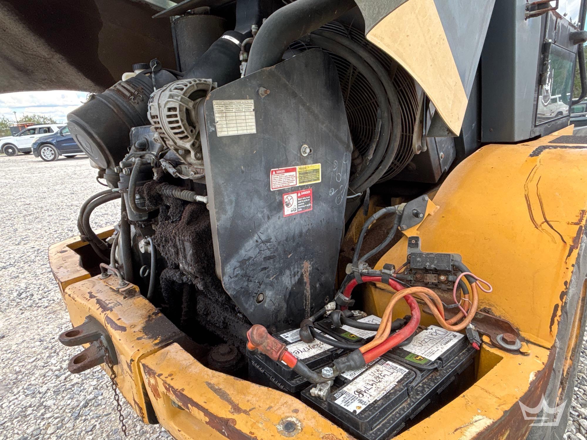 2005 John Deere 244J