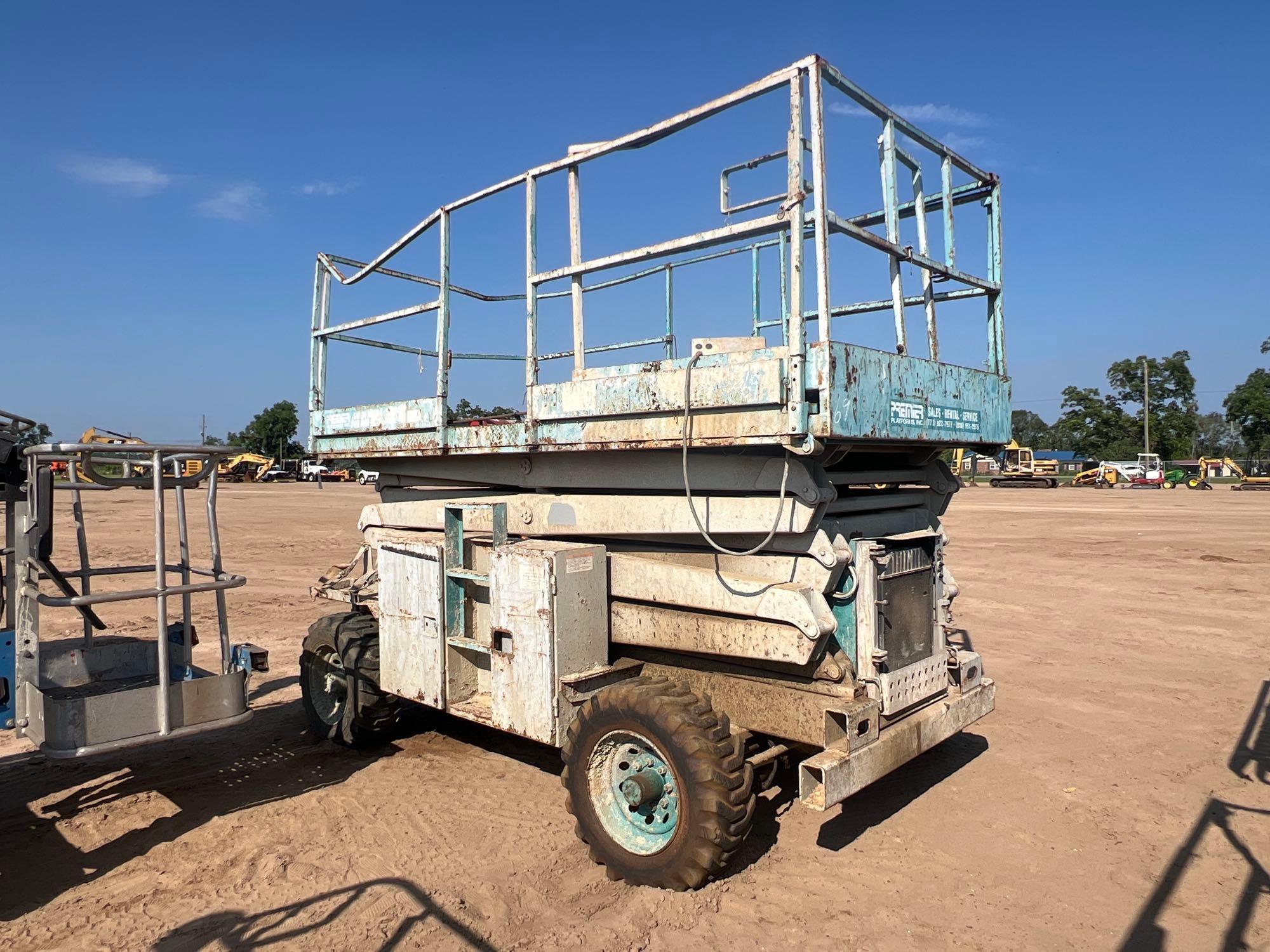 Photo of a 2020 Genie L250
