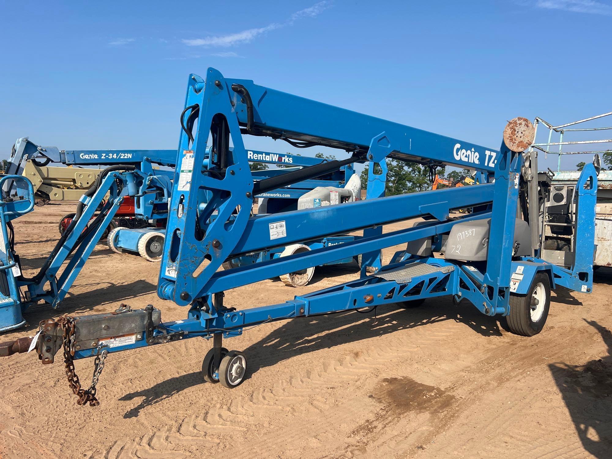 Photo of a 2020 Genie L250