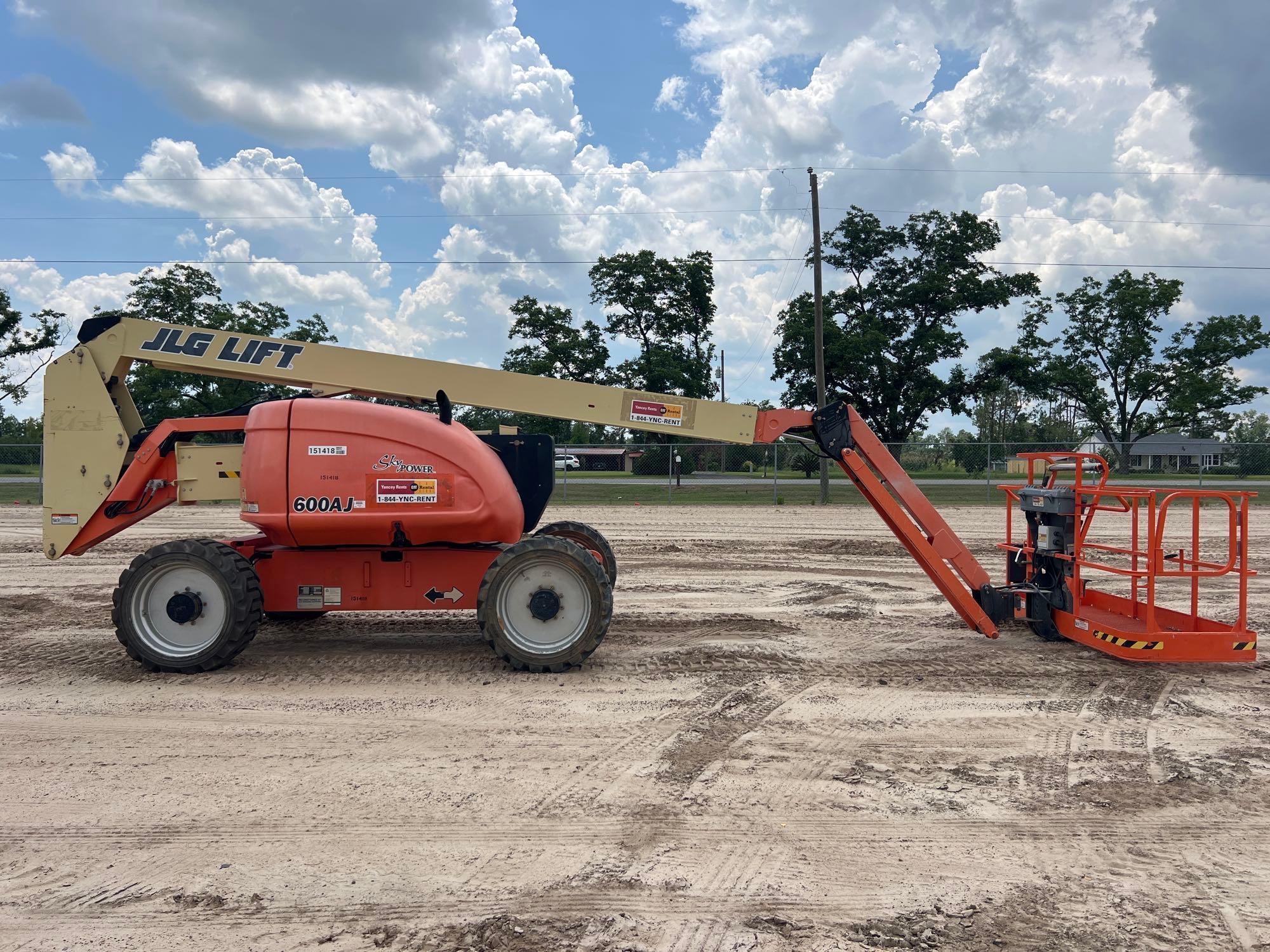 Photo of a 2007 JLG 600AJ