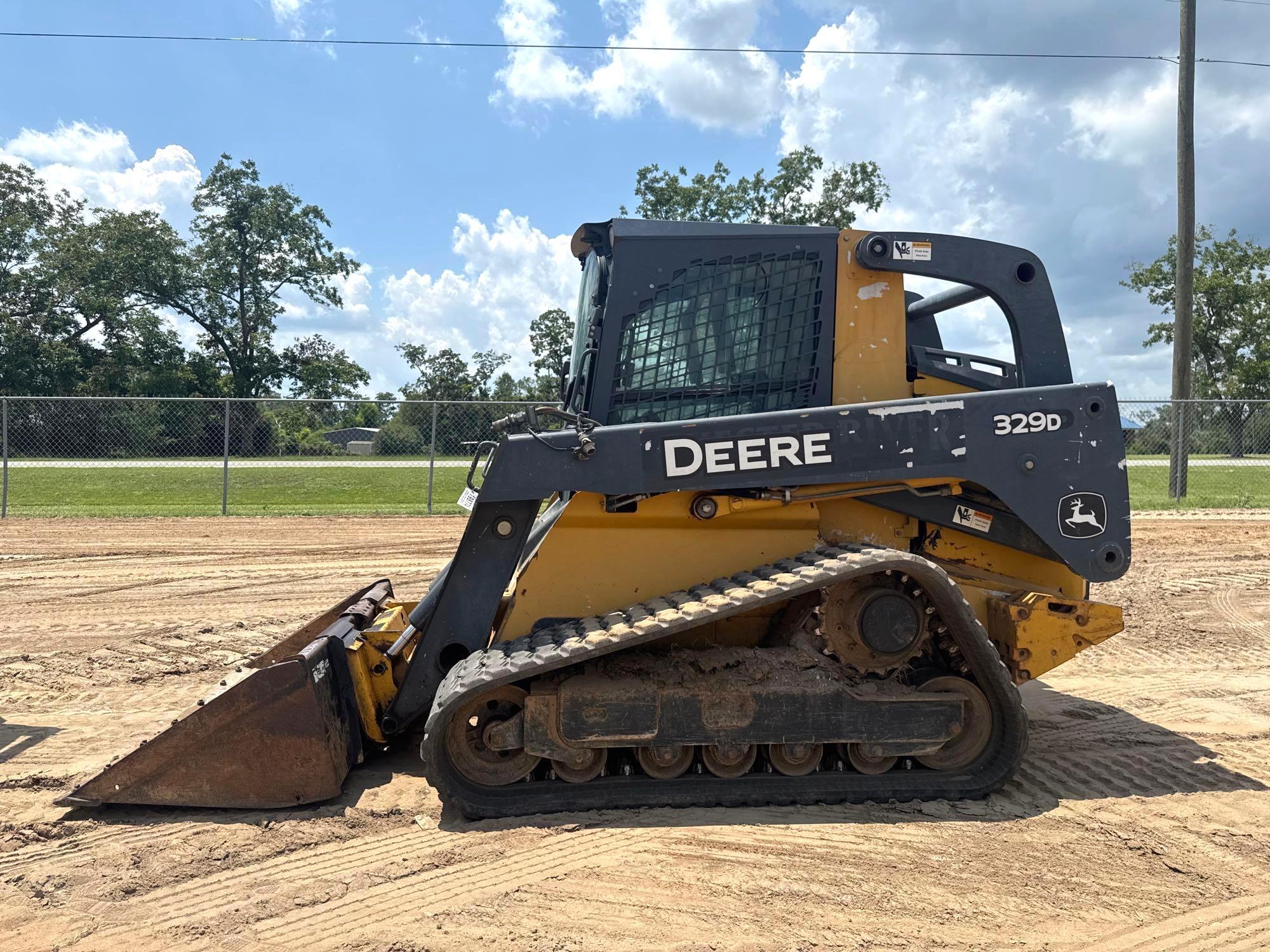 Photo of a  John Deere 329D