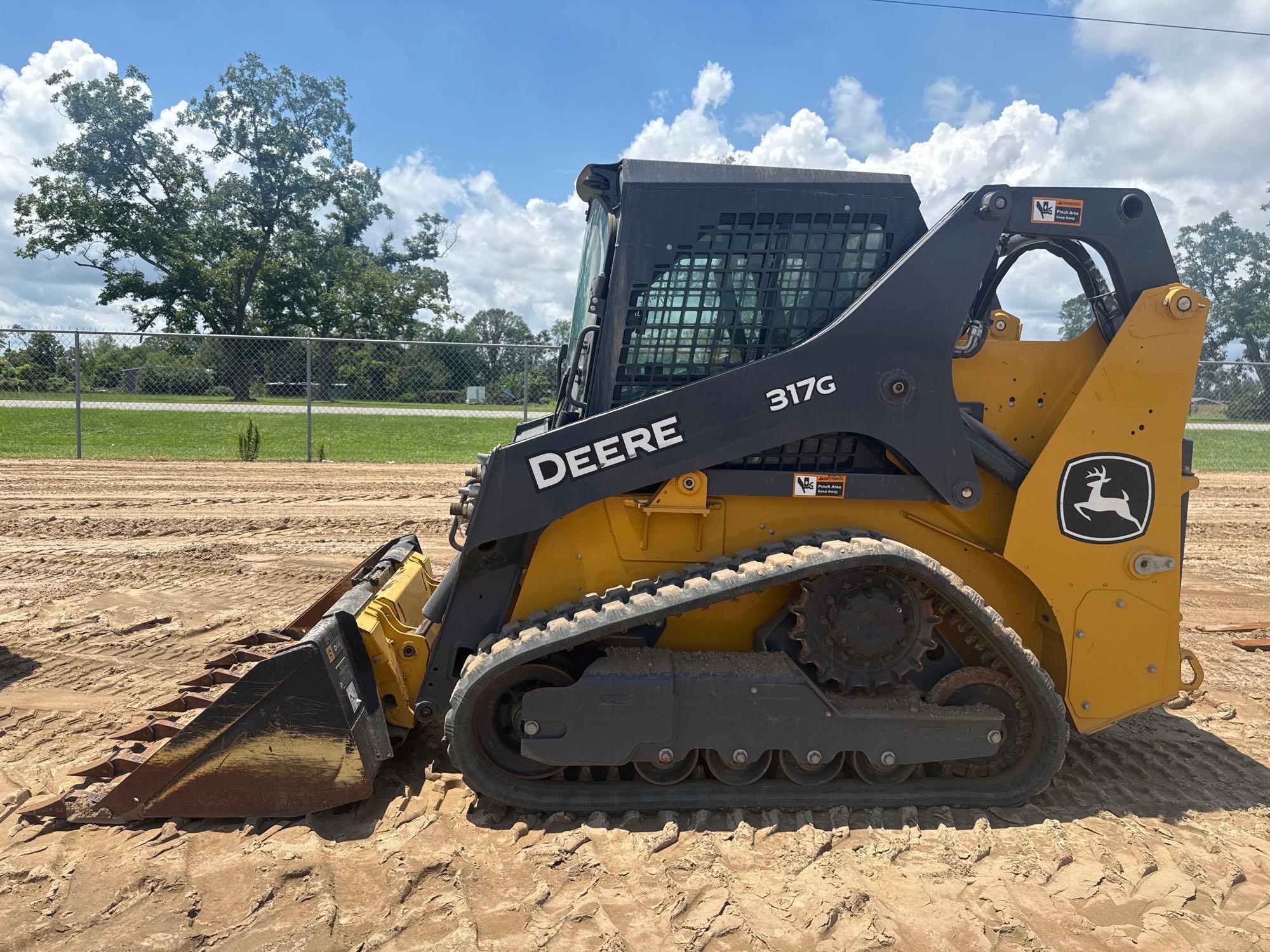 Photo of a  John Deere 317G