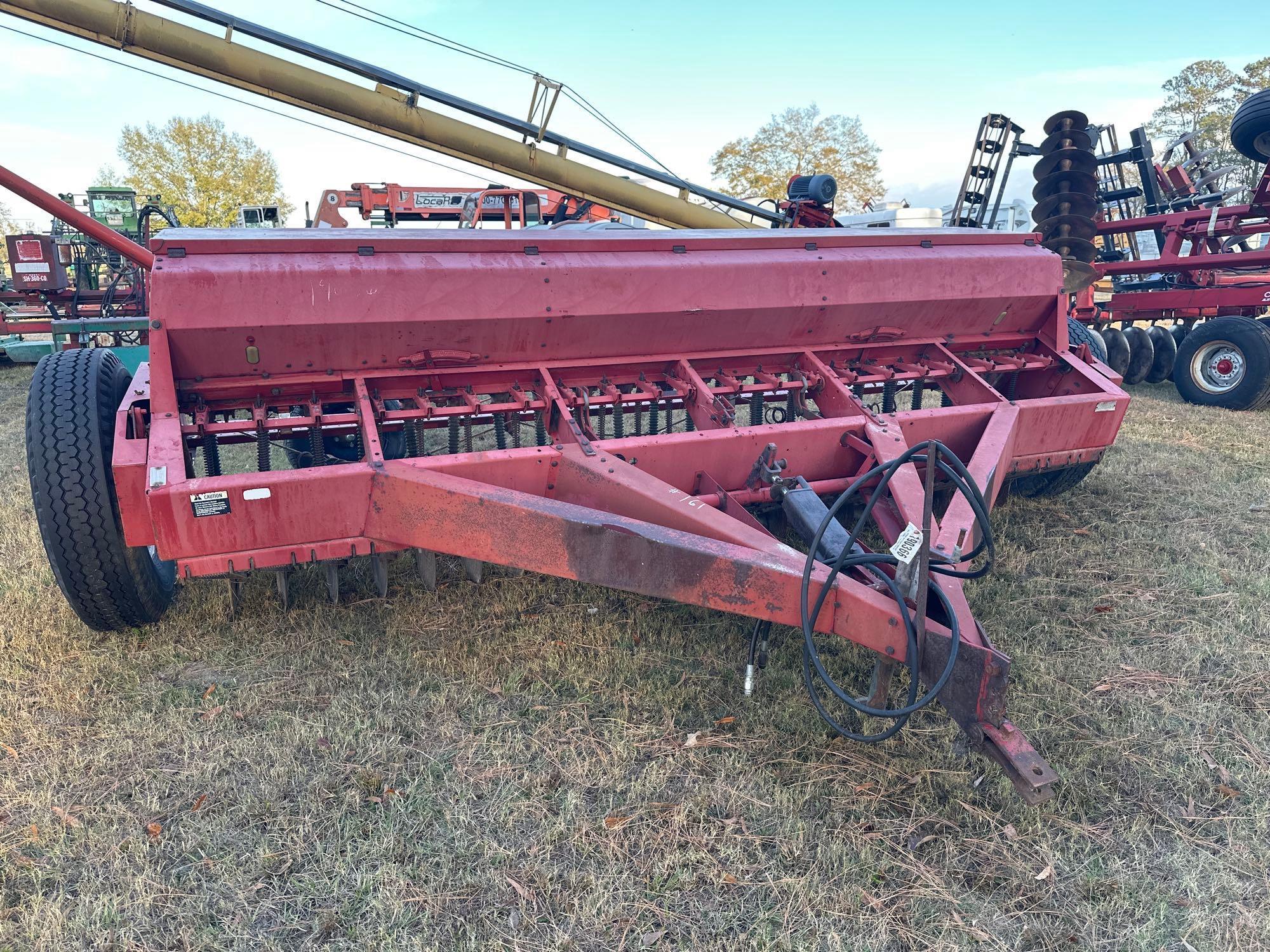 INTERNATIONAL 5100 END WHEEL GRAIN DRILL