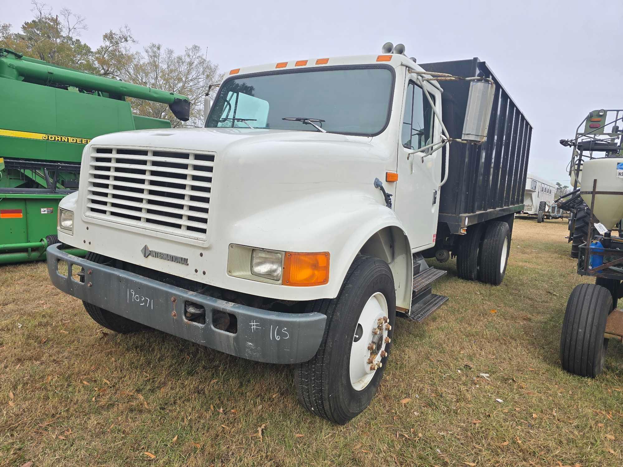 1993 INTERNATIONAL 4700 GRAIN TRUCK