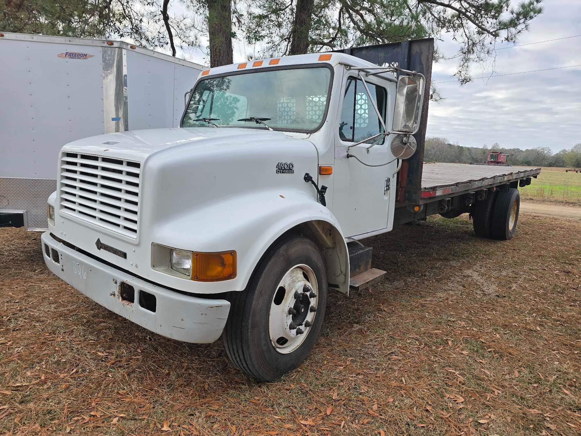 2001 INTERNATIONAL 4700 LP 4X2 FLATBED TRUCK