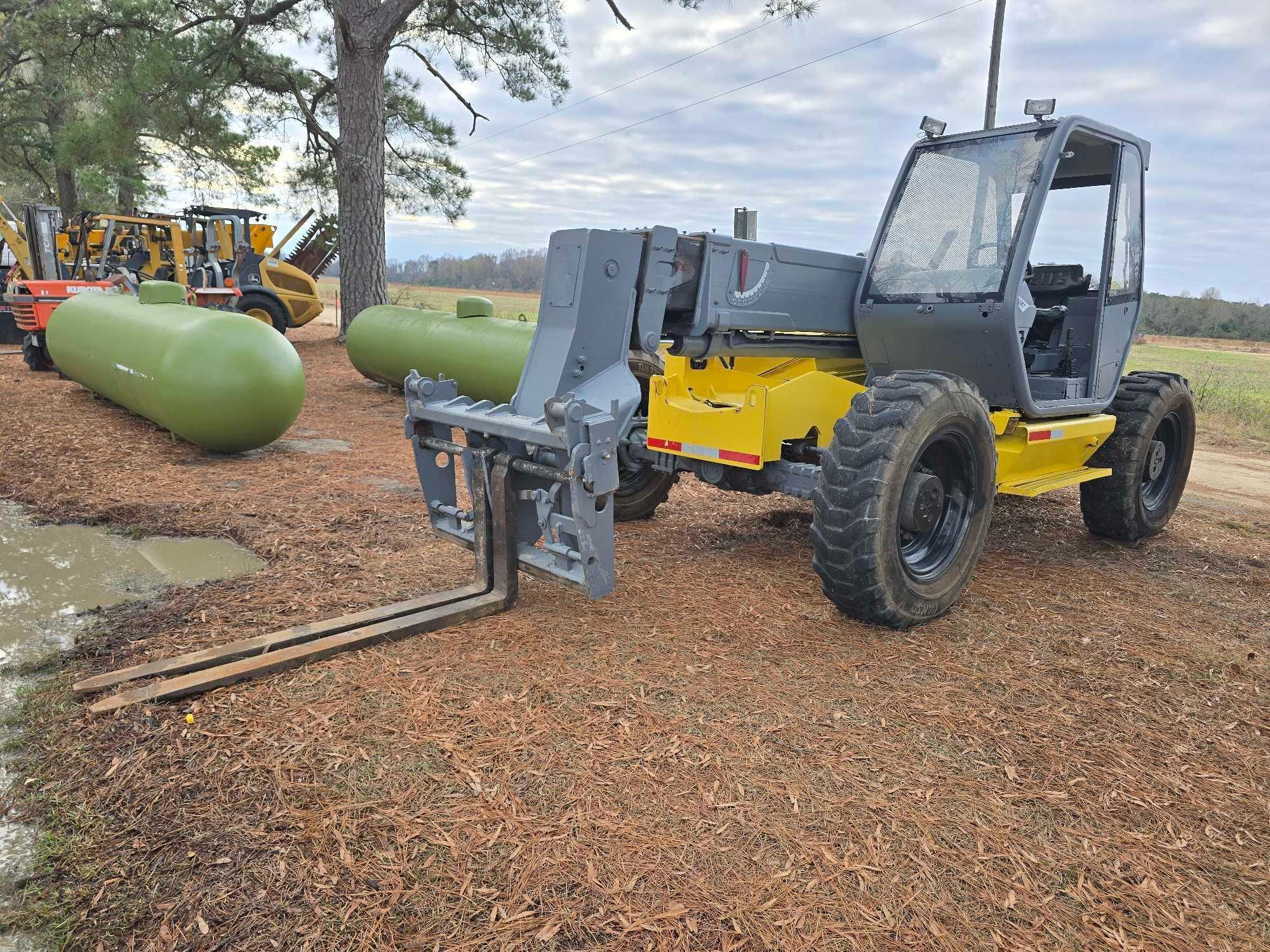 NEW HOLLAND TELEHANDLER