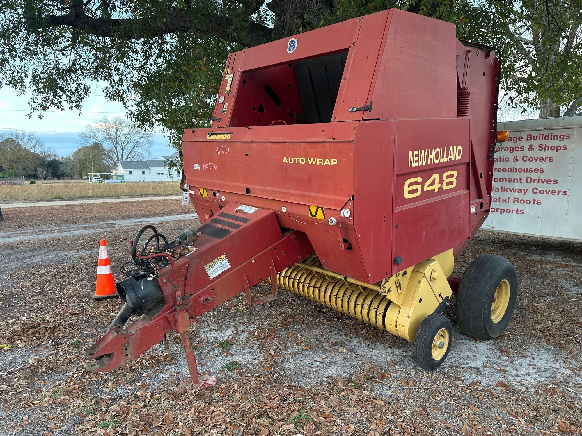 NEW HOLLAND 648 ROUND HAY BALER