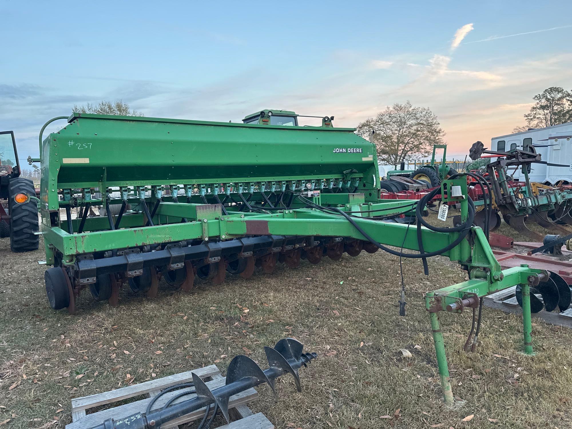 JOHN DEERE 1560 - 15' NO TILL GRAIN DRILL