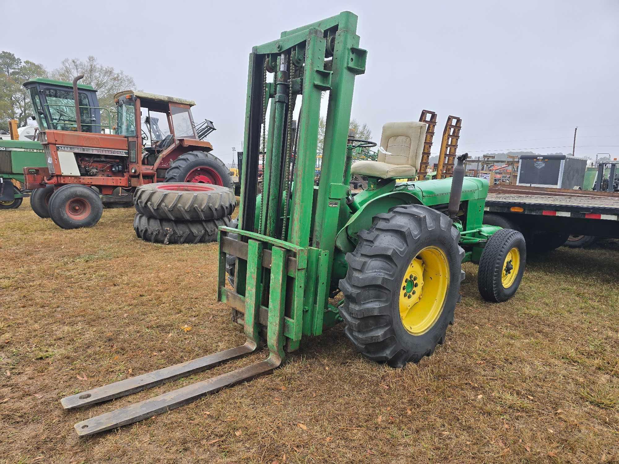 MASSEY FERUSON 204 ALL TERRAIN FORKLIFT