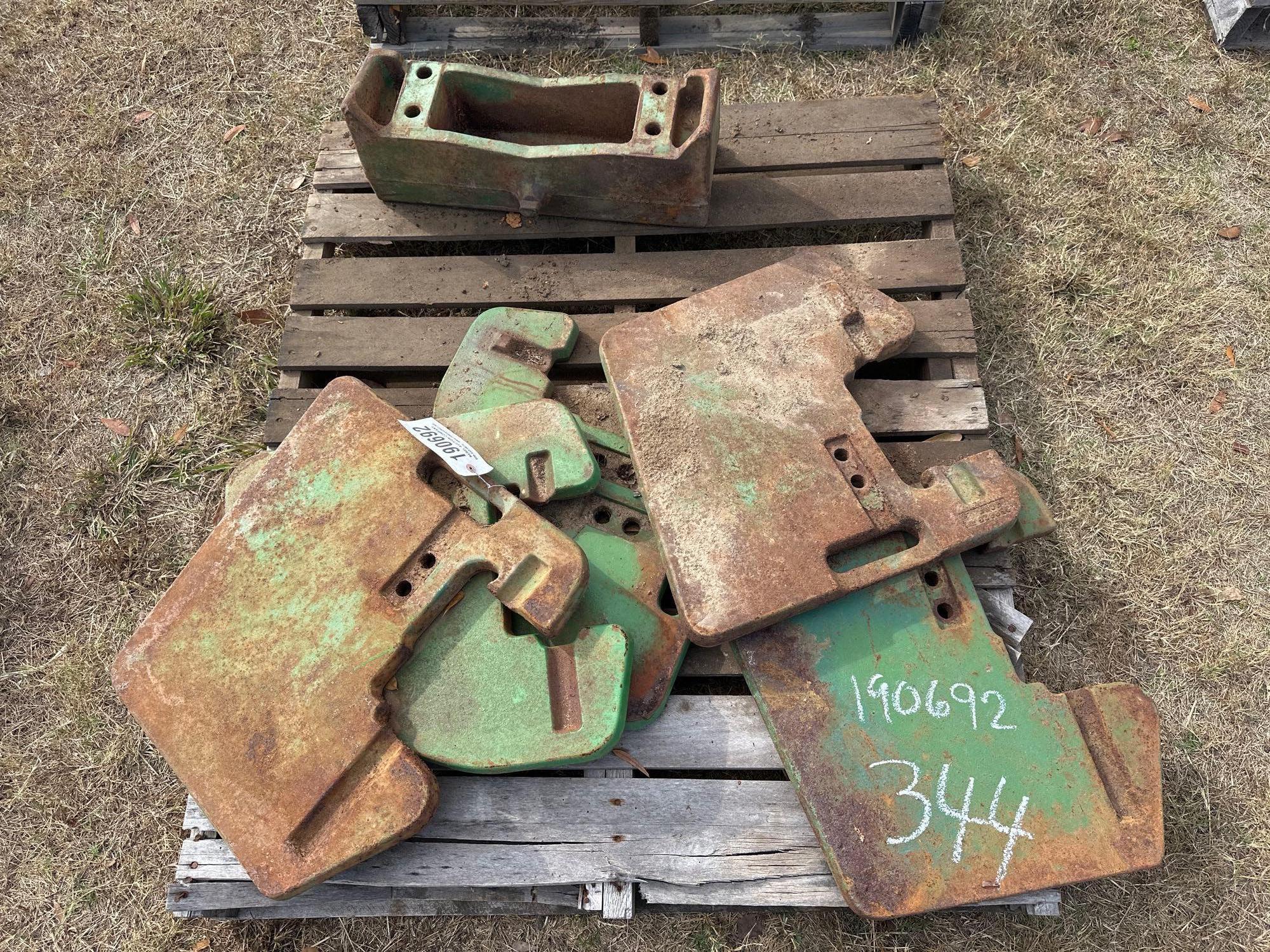(5) JOHN DEERE WEIGHTS & MOUNT