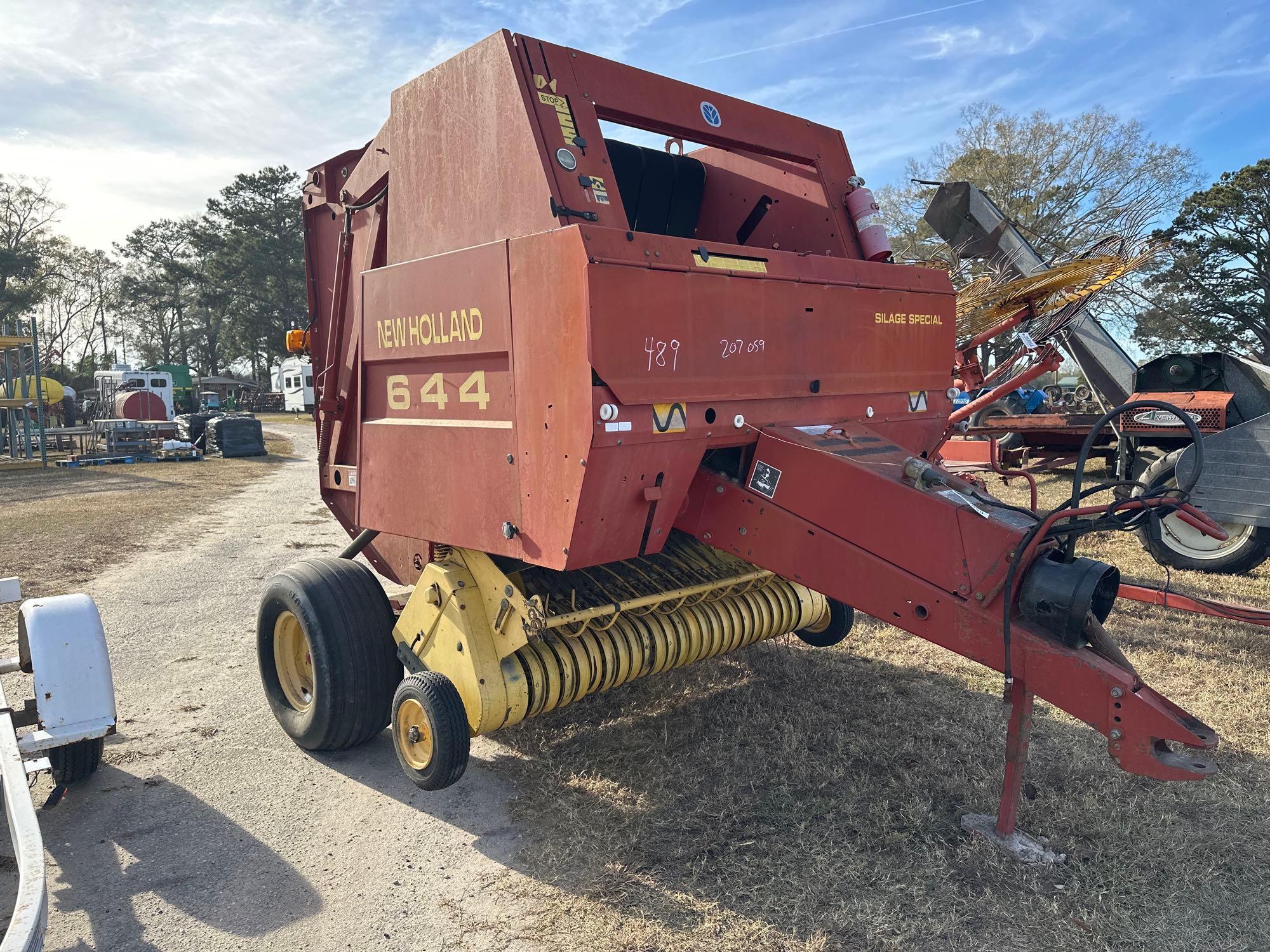 NEW HOLLAND 644 SILAGE SPECIAL ROUND BALER