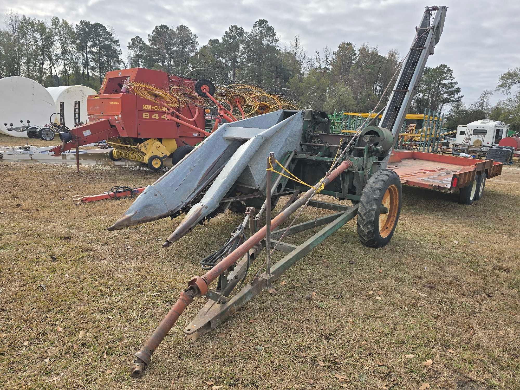 NEW IDEA AVCO 1R CORN PICKER