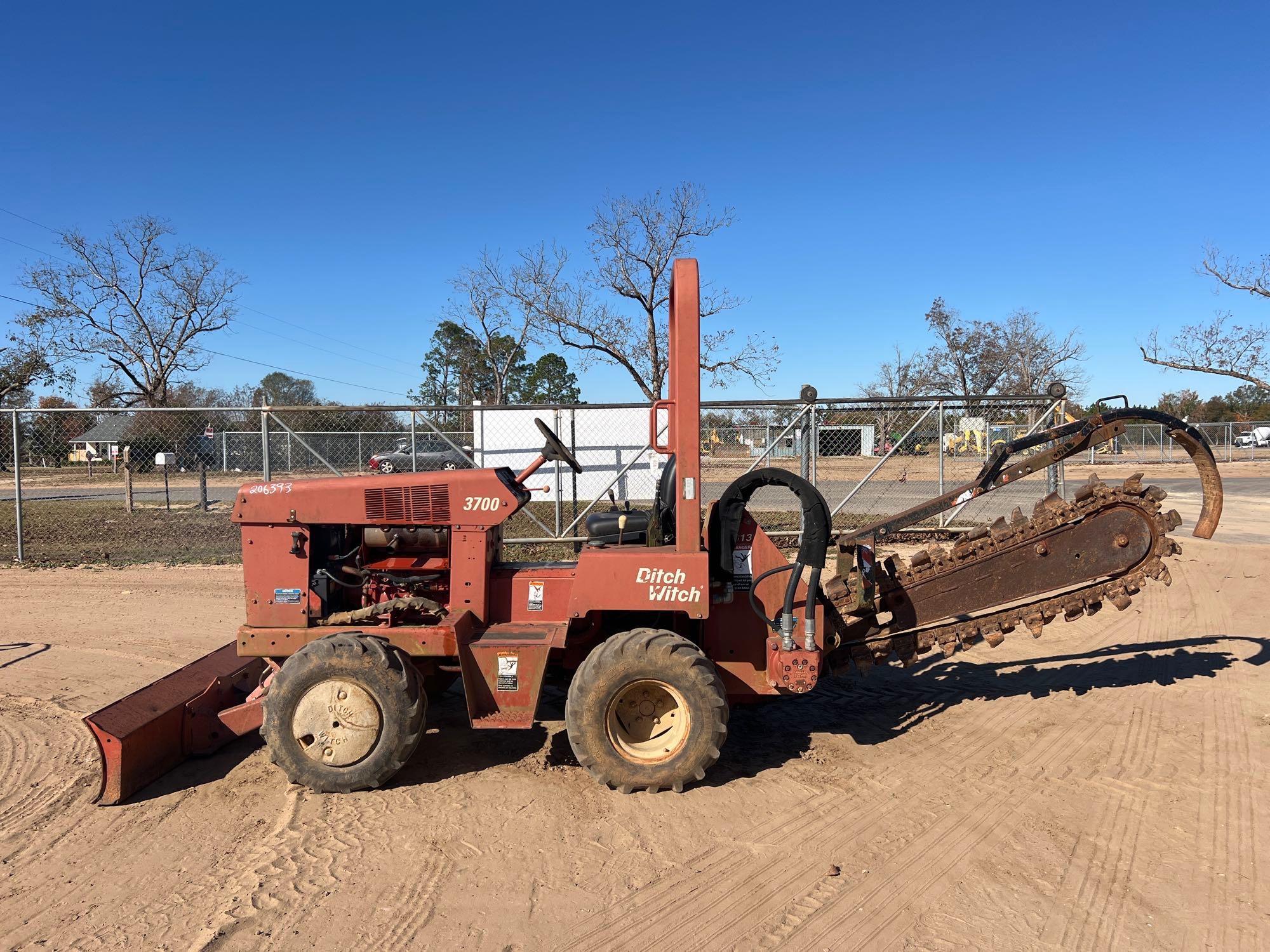2004 DITCH WITCH 3700 RIDE ON TRENCHER