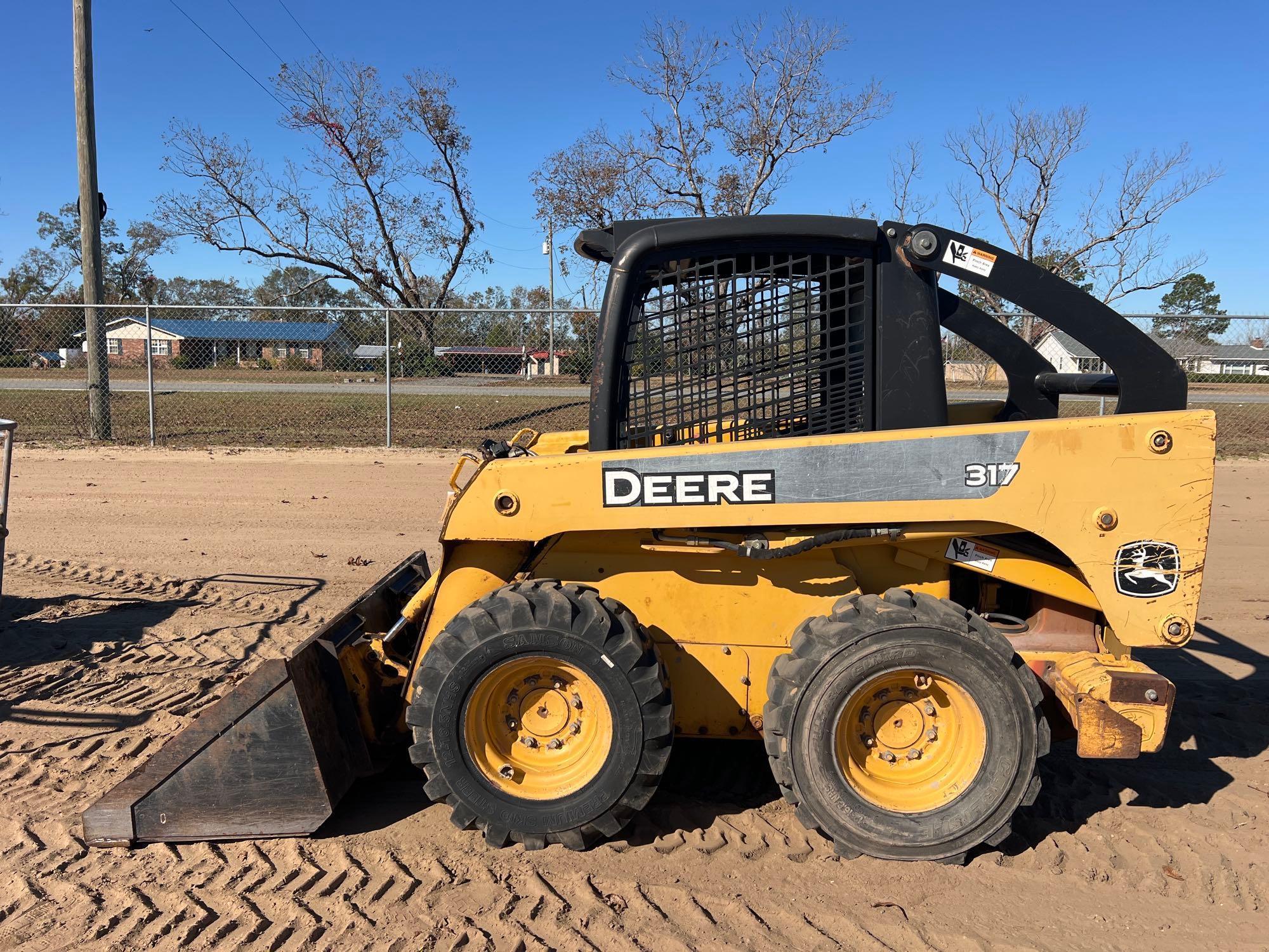 2005 JOHN DEERE 317 SKID STEER