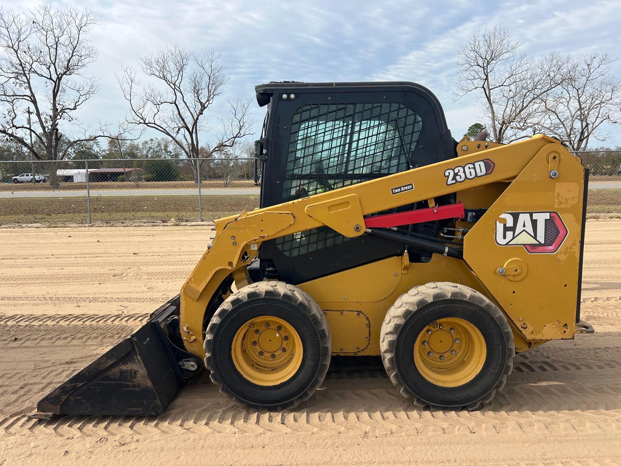 2016 CATERPILLAR 236D SKID STEER