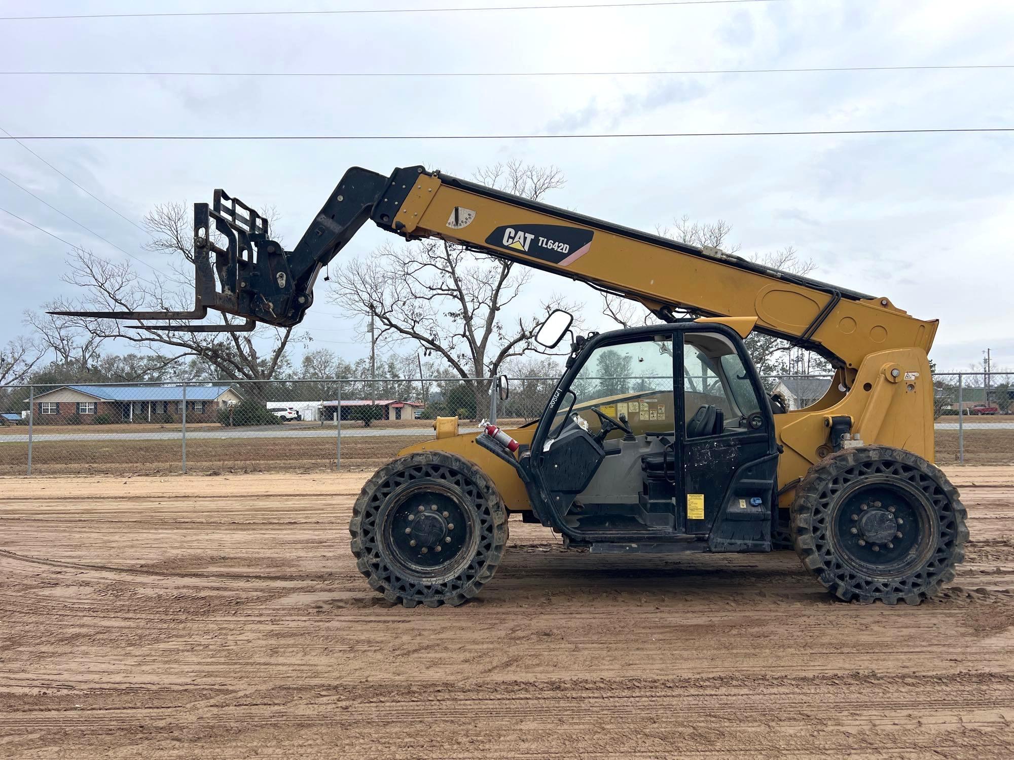 2016 CATERPILLAR TL642D TELESCOPIC FORKLIFT