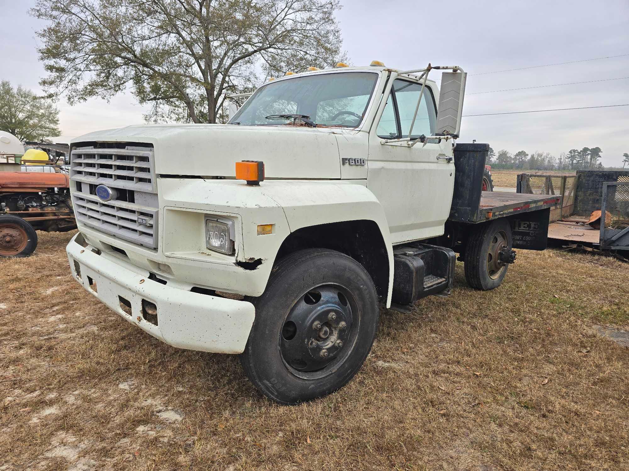 1987 FORD F-600 FLATBED TRUCK