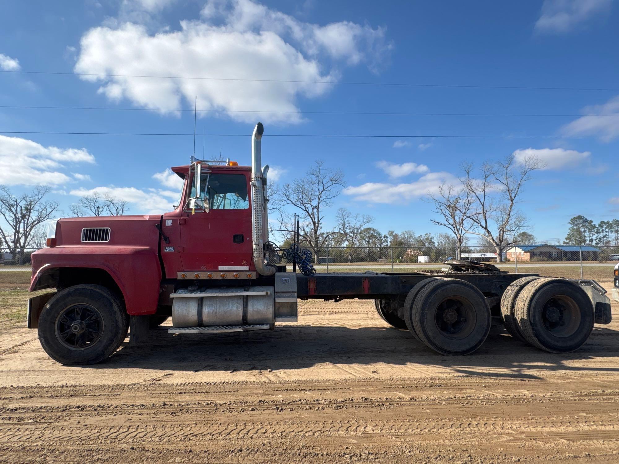1995 FORD LTL9000 FLAT TOP DAYCAB ROAD TRACTOR