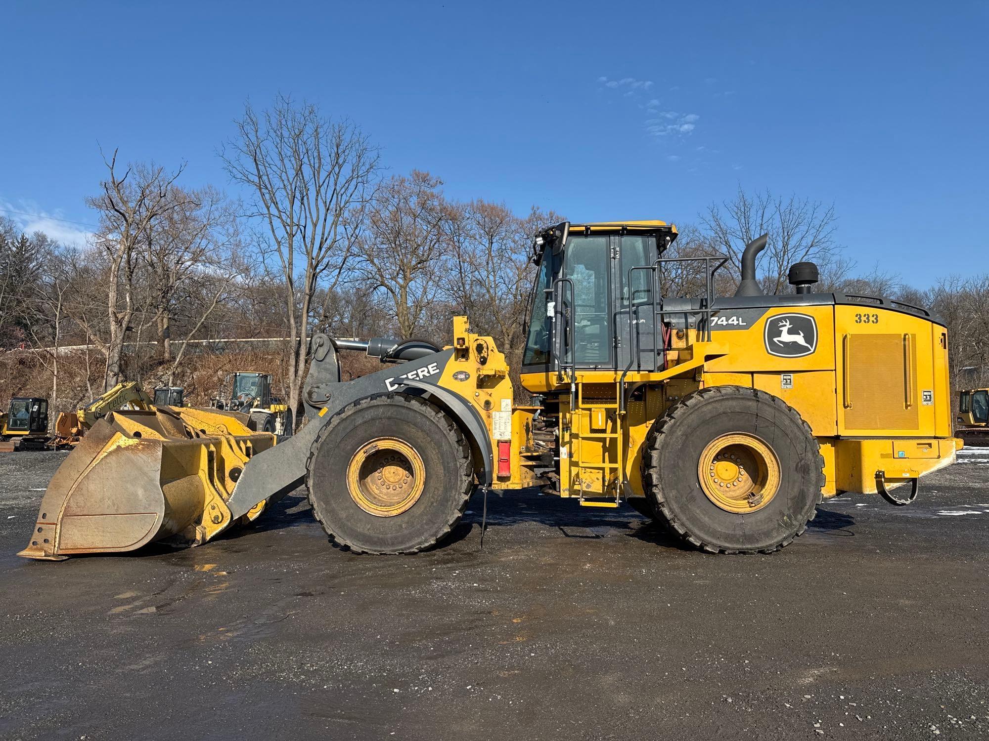 2022 JOHN DEERE 744L WHEEL LOADER