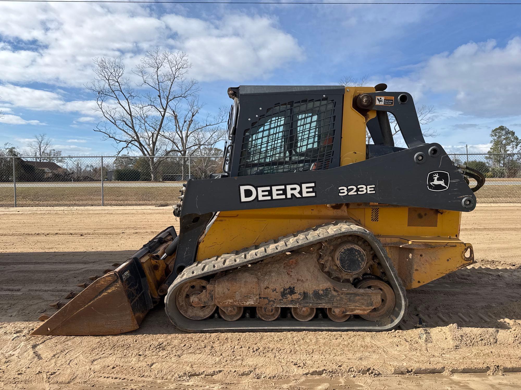 2017 JOHN DEERE 323E SKID STEER